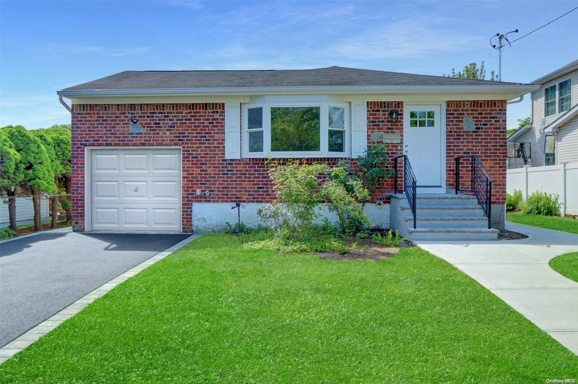 260 Mallard Road, Carle Place, NY 11514