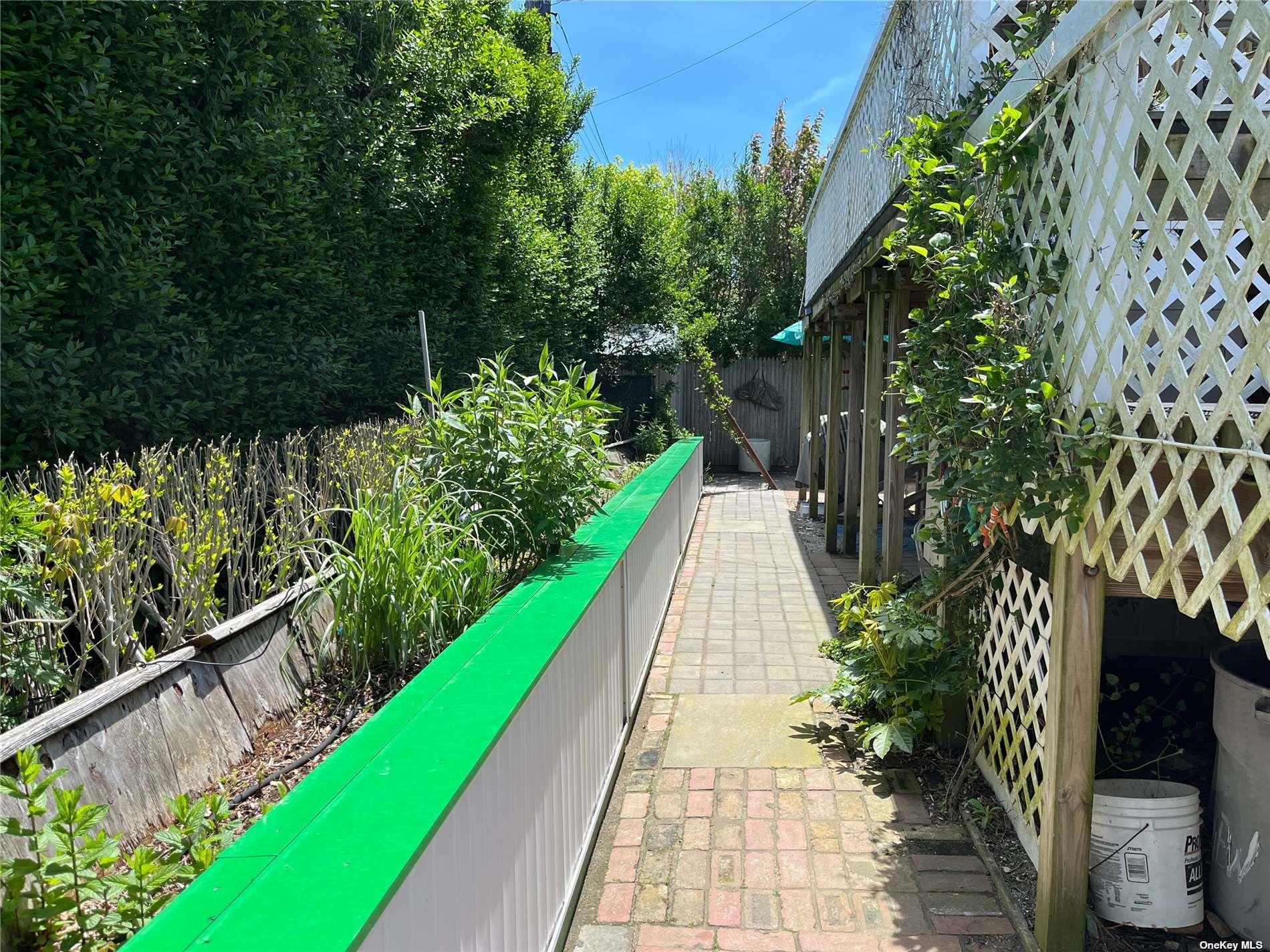 4 Surfview Walk, Seaview, NY 11770