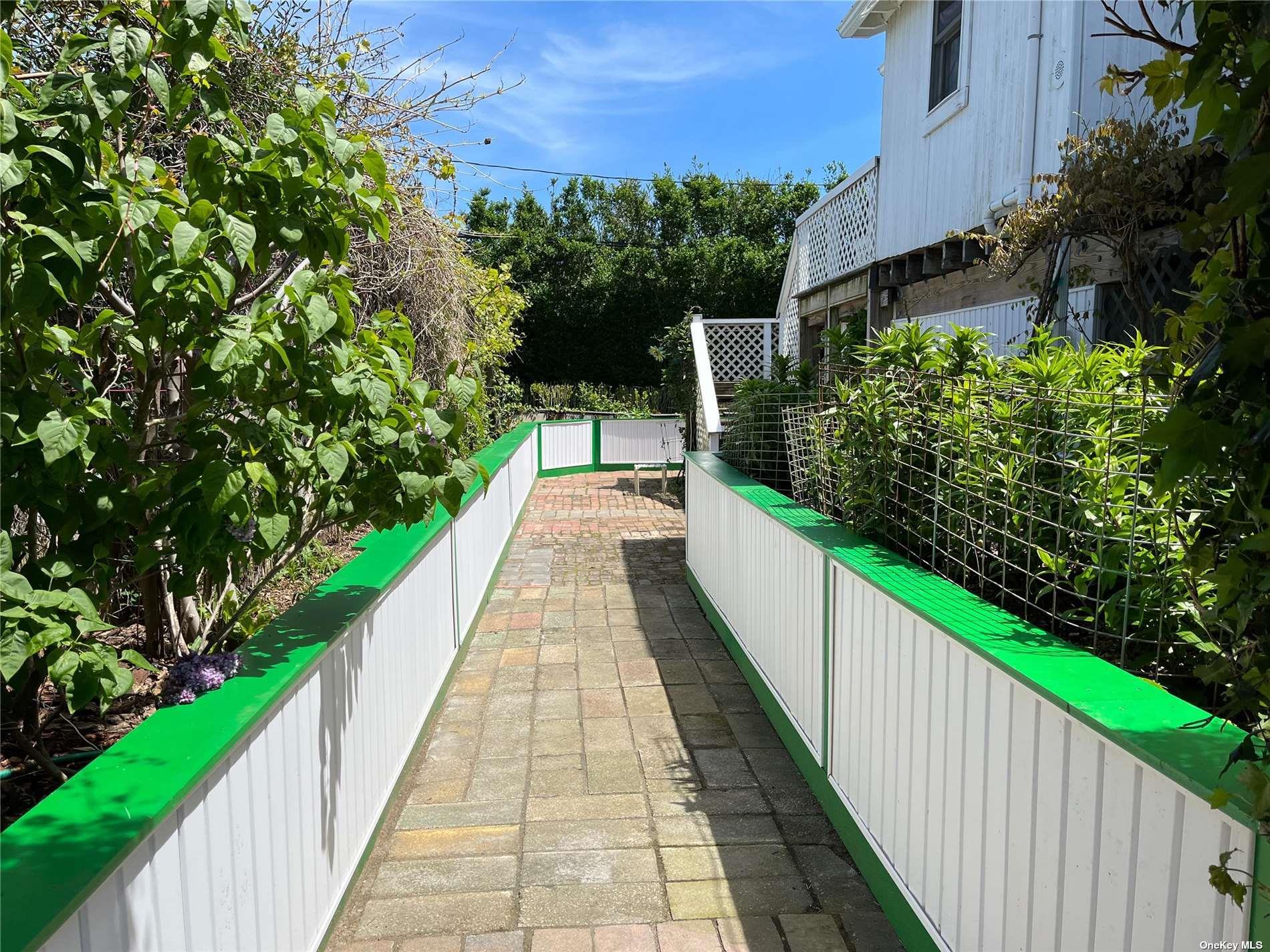 4 Surfview Walk, Seaview, NY 11770