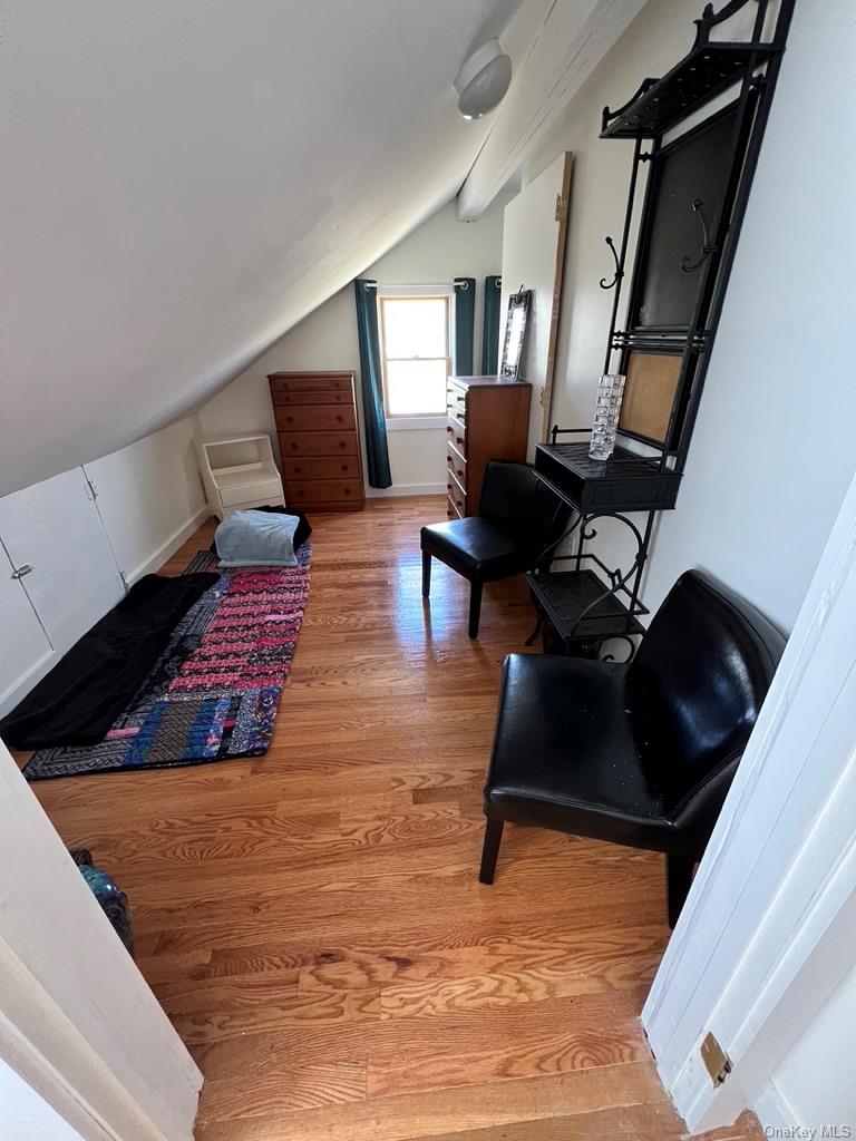 5 Lynncliff Road, Hampton Bays, NY 11946