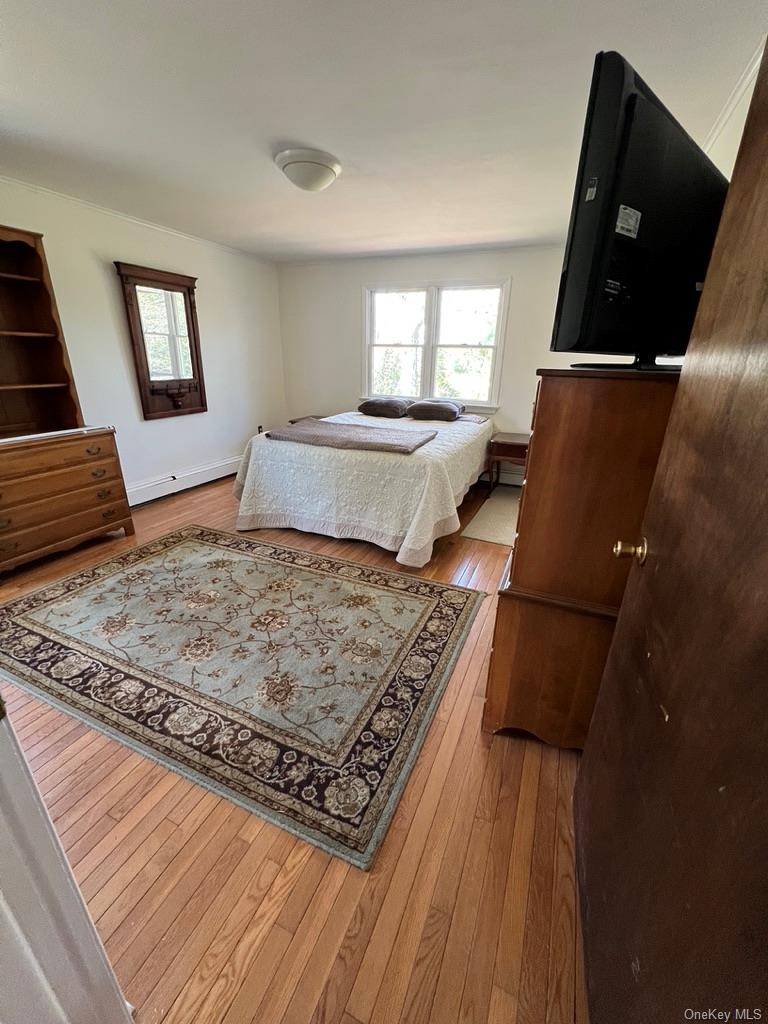 5 Lynncliff Road, Hampton Bays, NY 11946