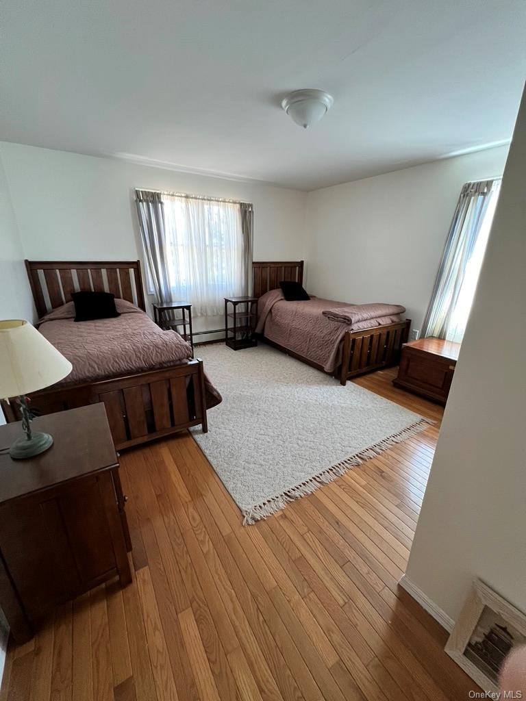 5 Lynncliff Road, Hampton Bays, NY 11946