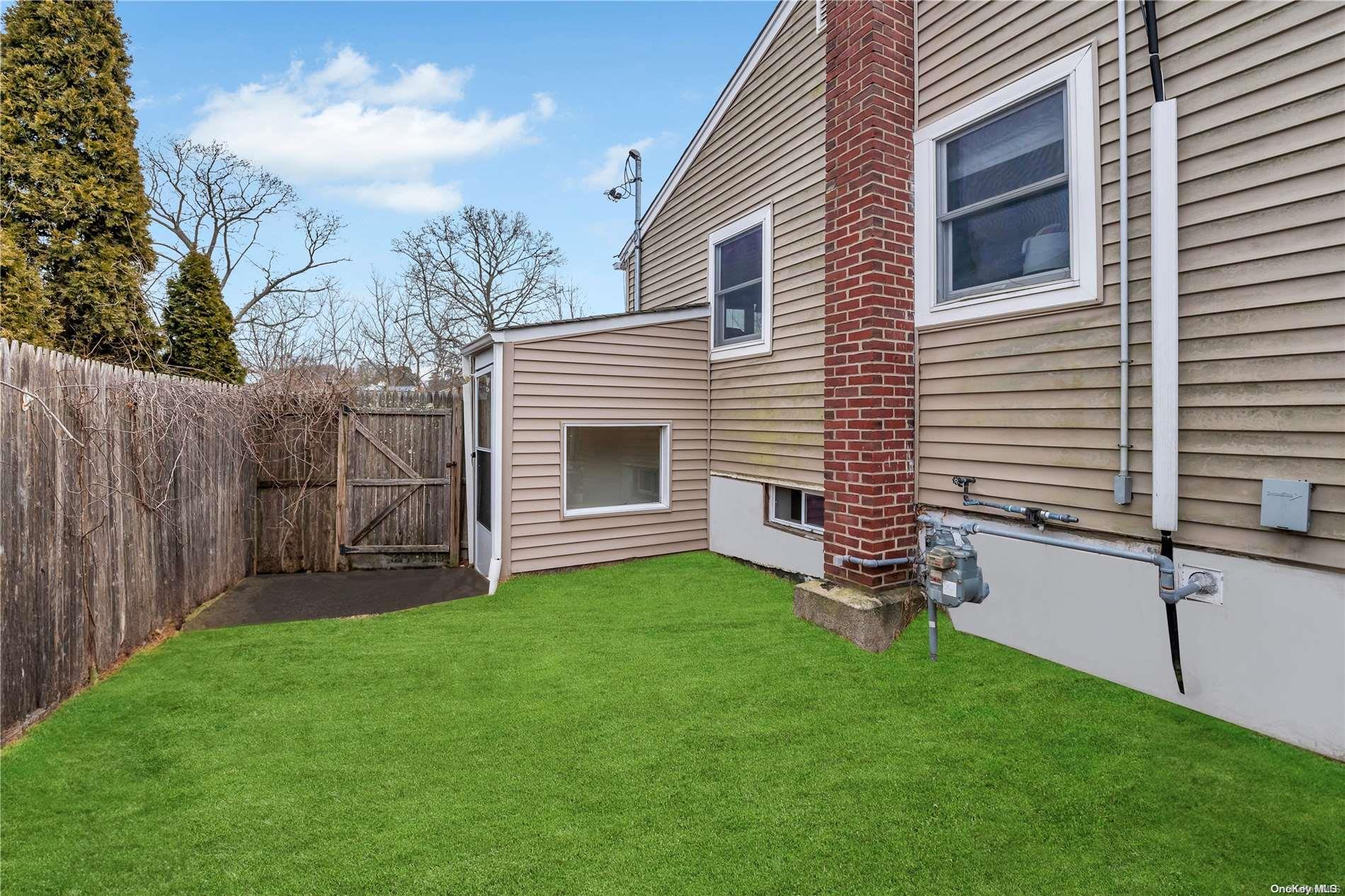 8 New Road, Ronkonkoma, NY 11779