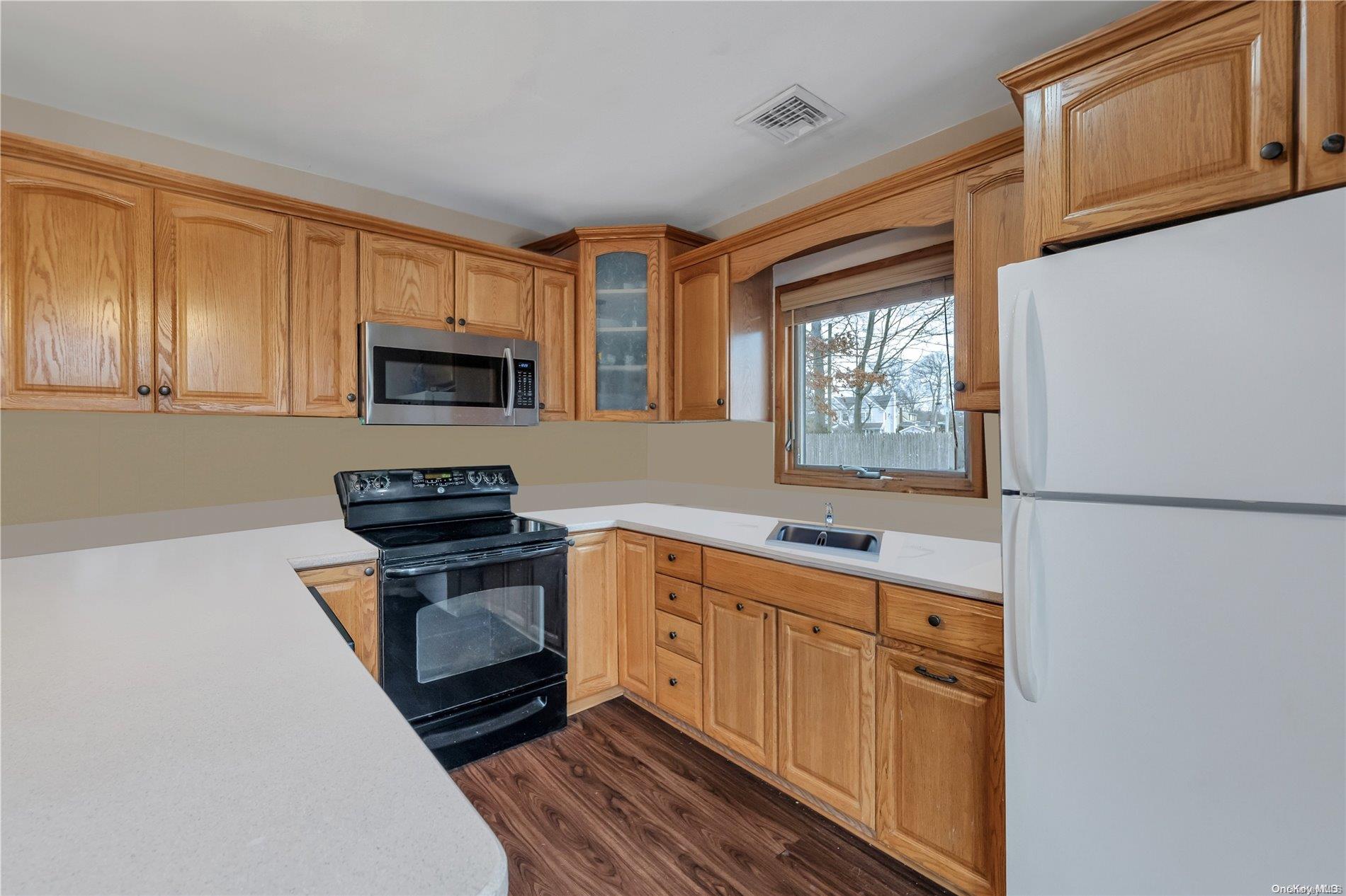 8 New Road, Ronkonkoma, NY 11779