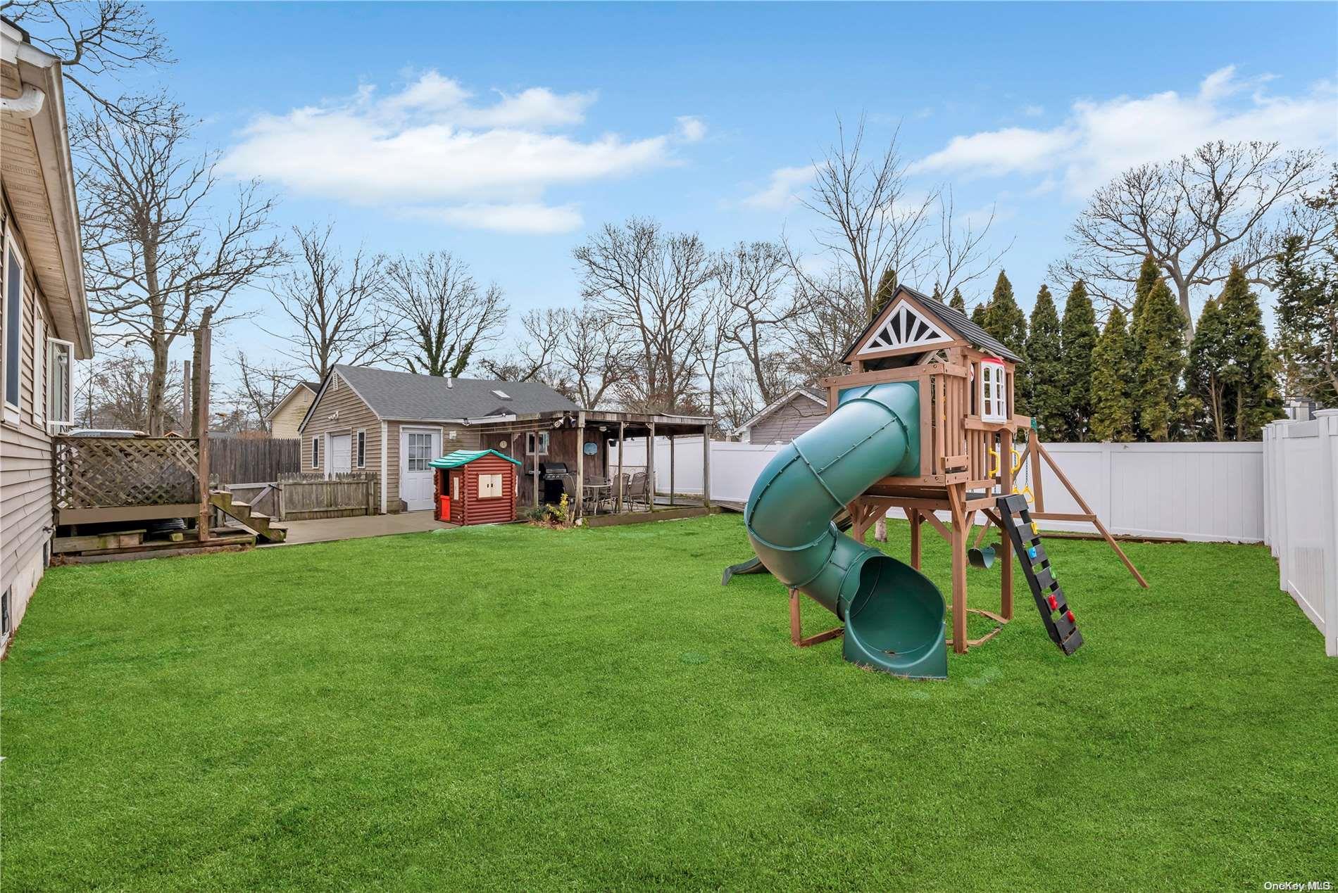 8 New Road, Ronkonkoma, NY 11779