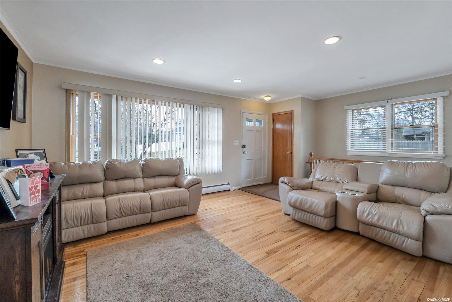 8 New Road, Ronkonkoma, NY 11779