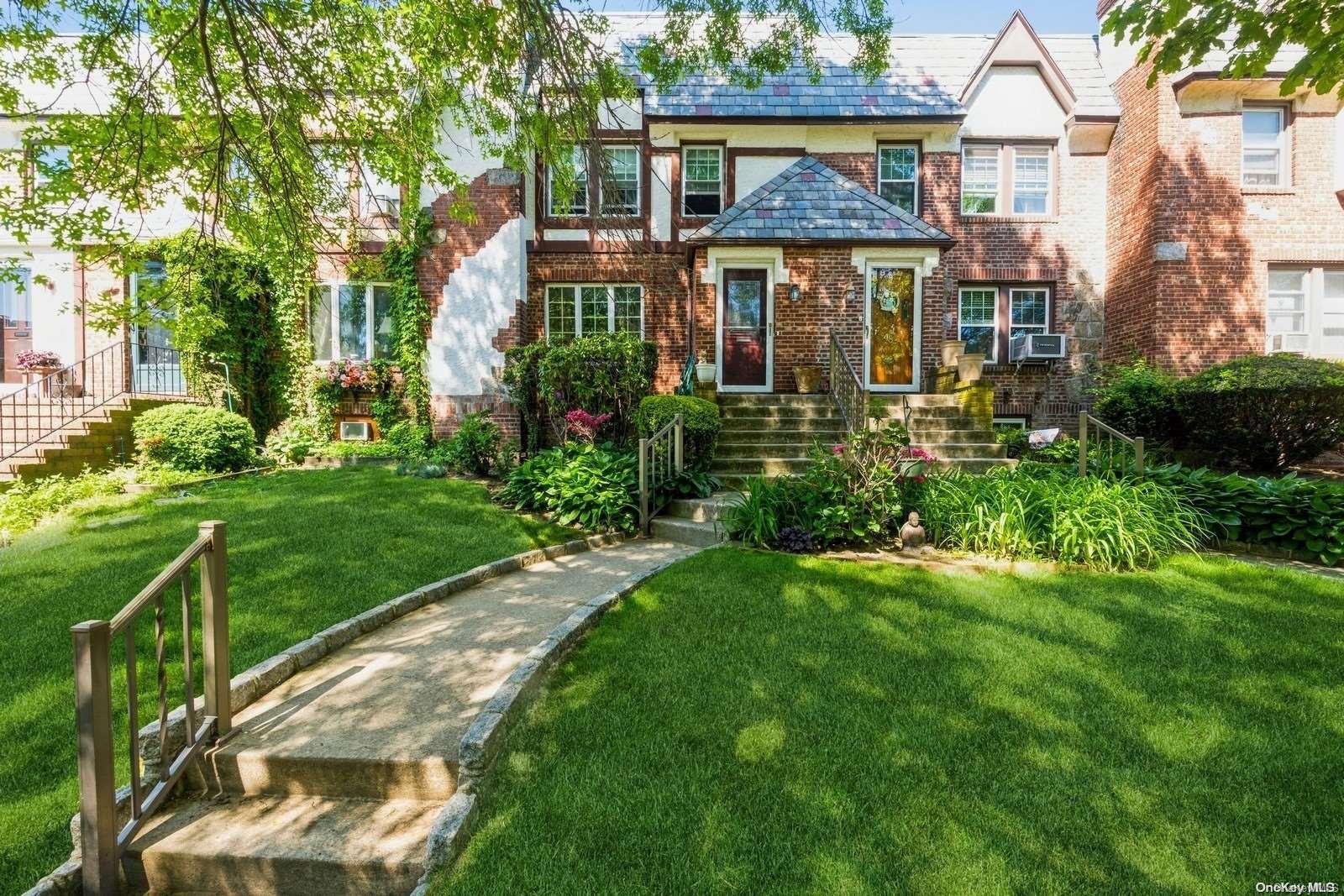 50 Dartmouth Street, Valley Stream, NY 11581