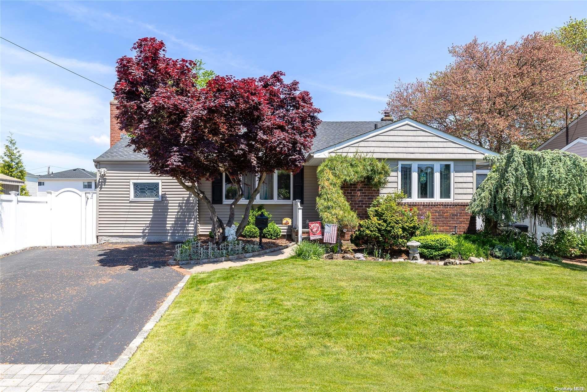 205 Violet Street, Massapequa Park, NY 11762