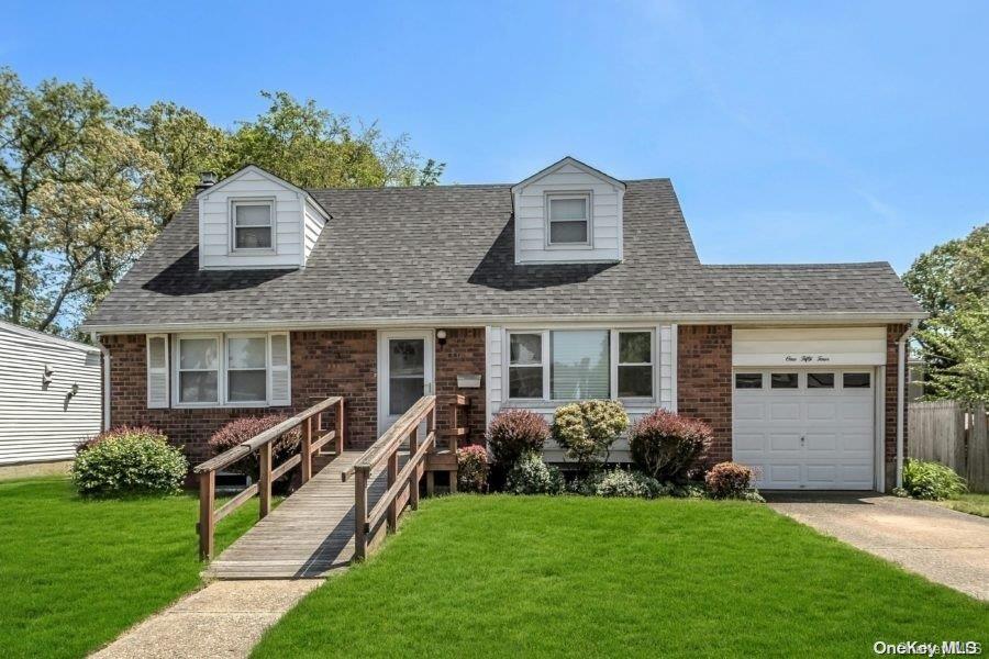 154 New Hampshire Avenue, Massapequa, NY 11758