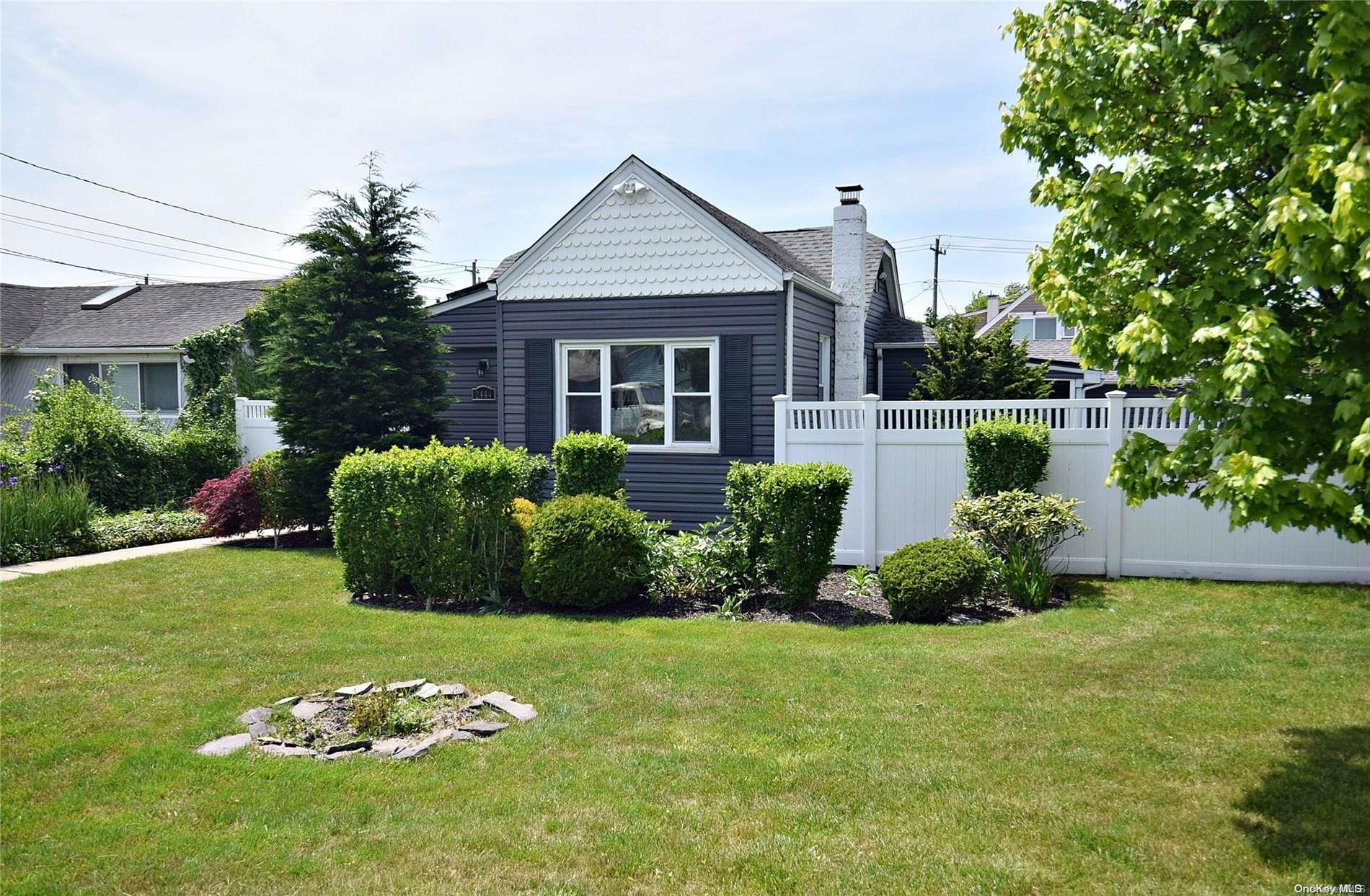 2444 Bayview Avenue, Wantagh, NY 11793