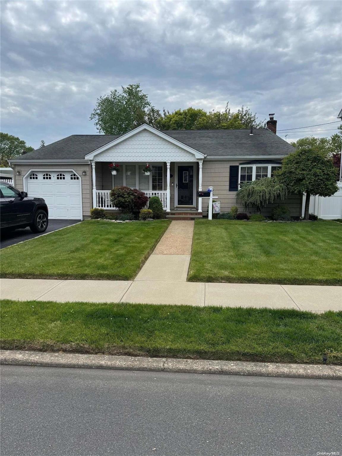 286 Atlantic Avenue, Massapequa Park, NY 11762