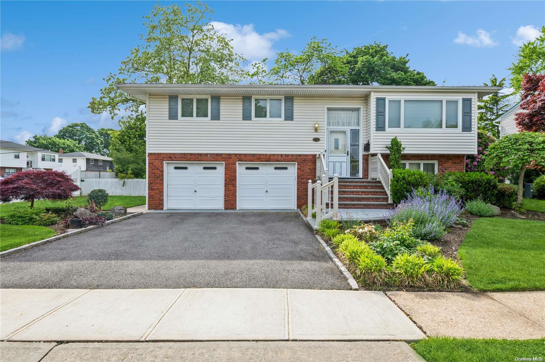 29 Silber Avenue, Bethpage, NY 11714