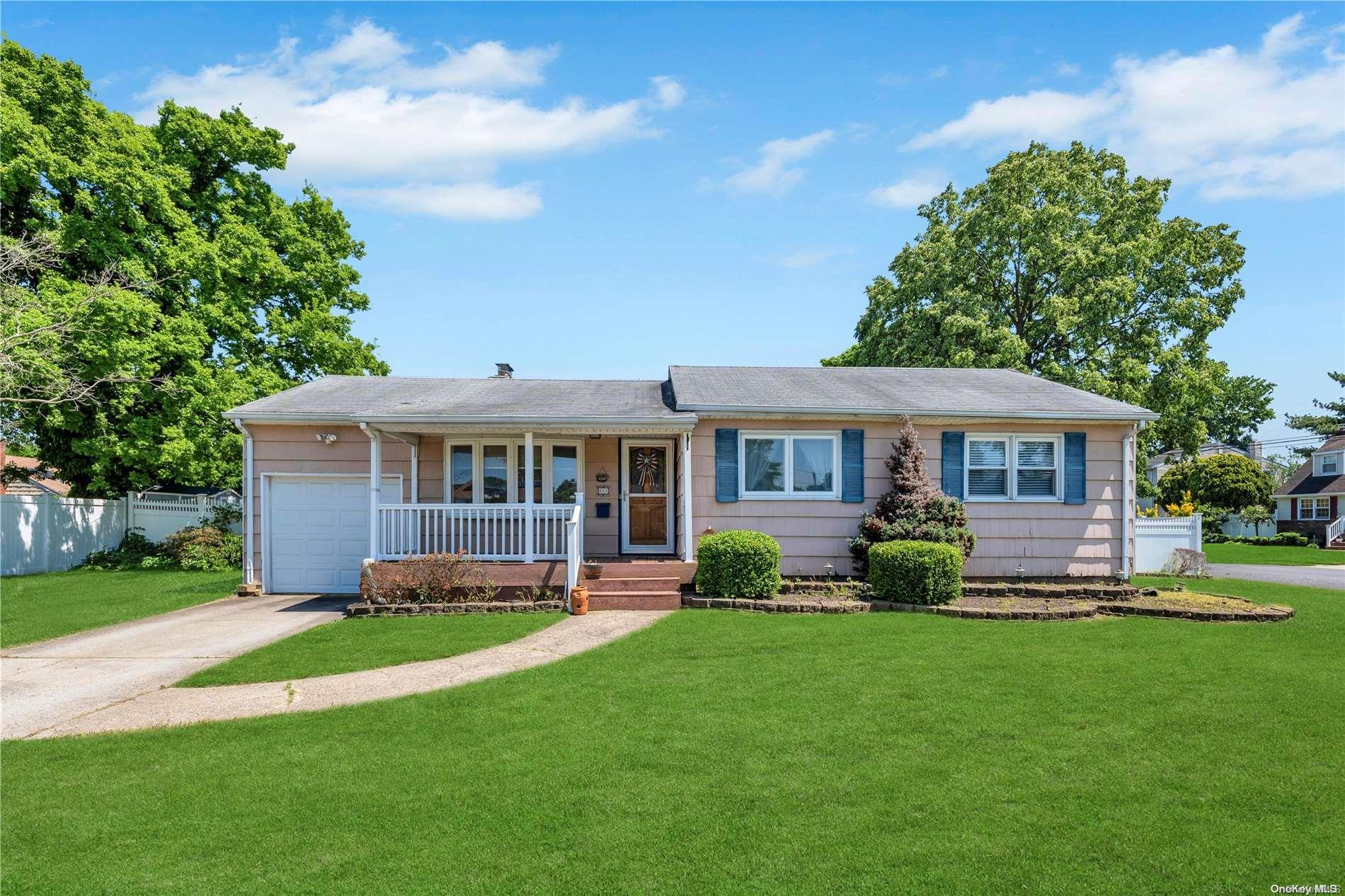 521 Leader Avenue, North Babylon, NY 11703