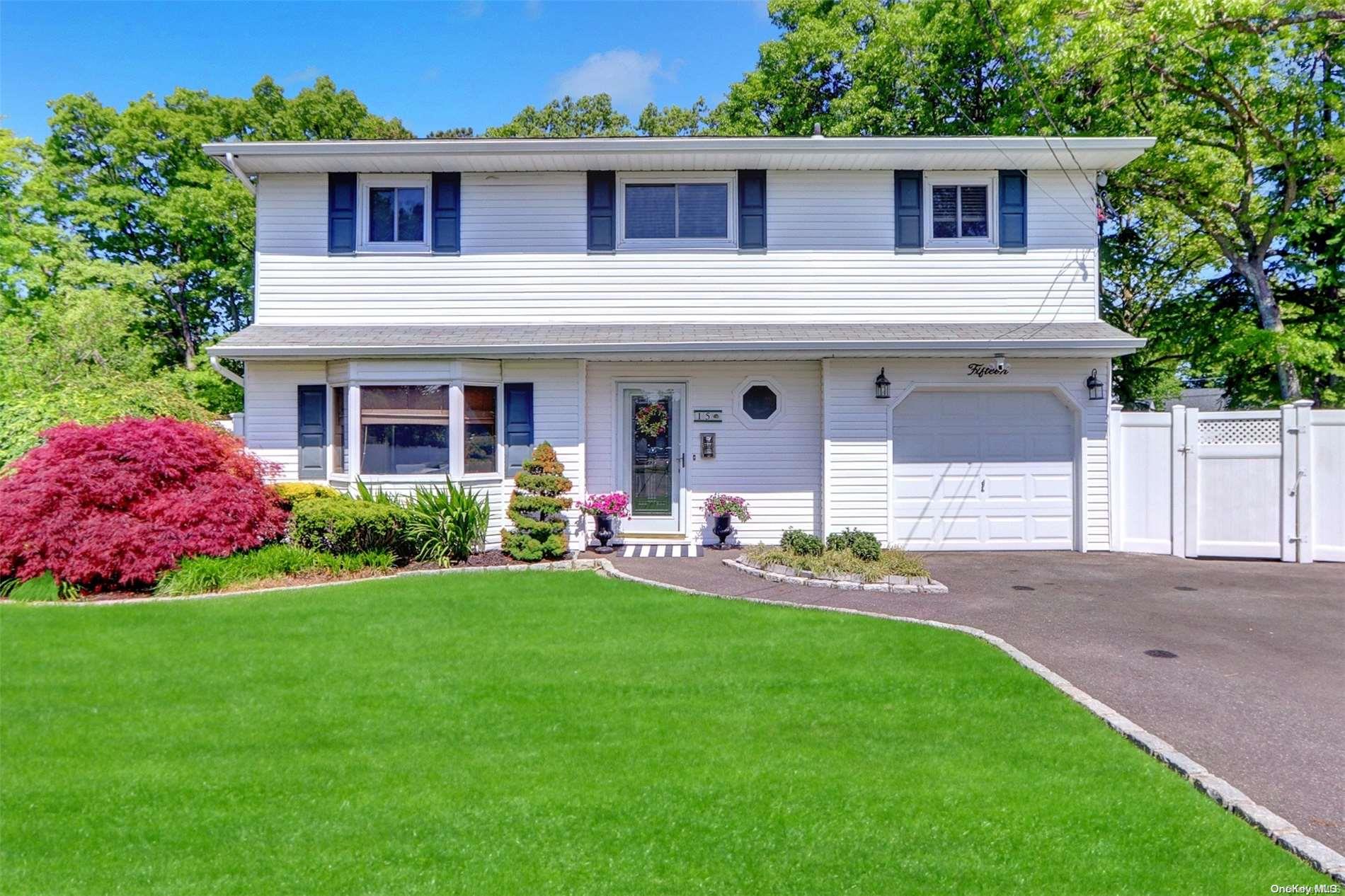 15 Gregg Court, Deer Park, NY 11729