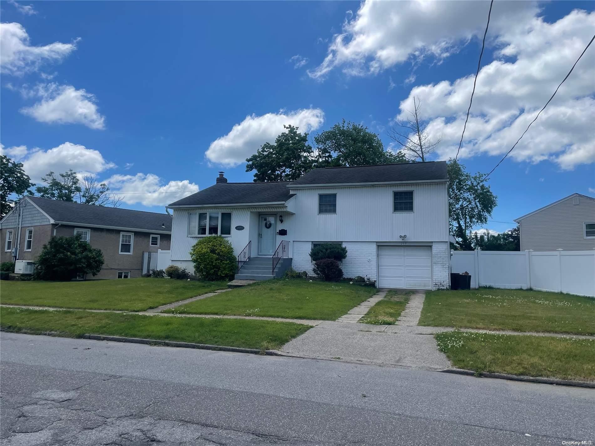 289 Bayside Avenue, Oceanside, NY 11572