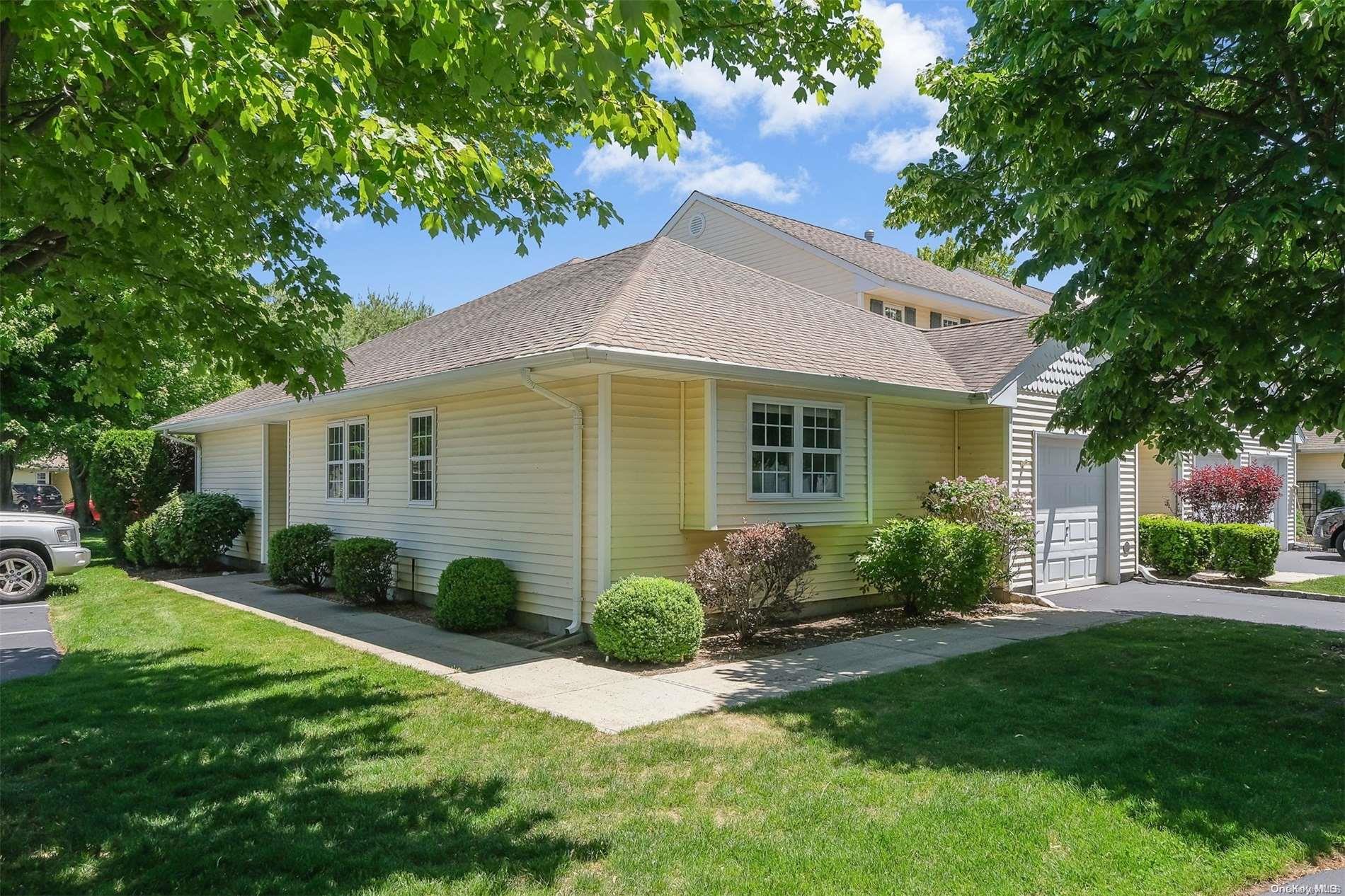 49 Strawberry Commons # 49, Riverhead, NY 11901