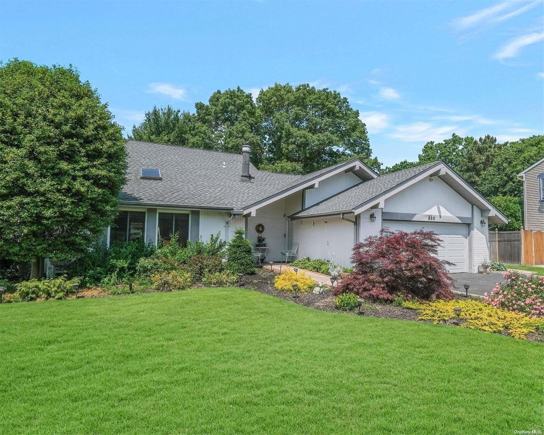 860 Greenbelt Parkway, Holbrook, NY 11741