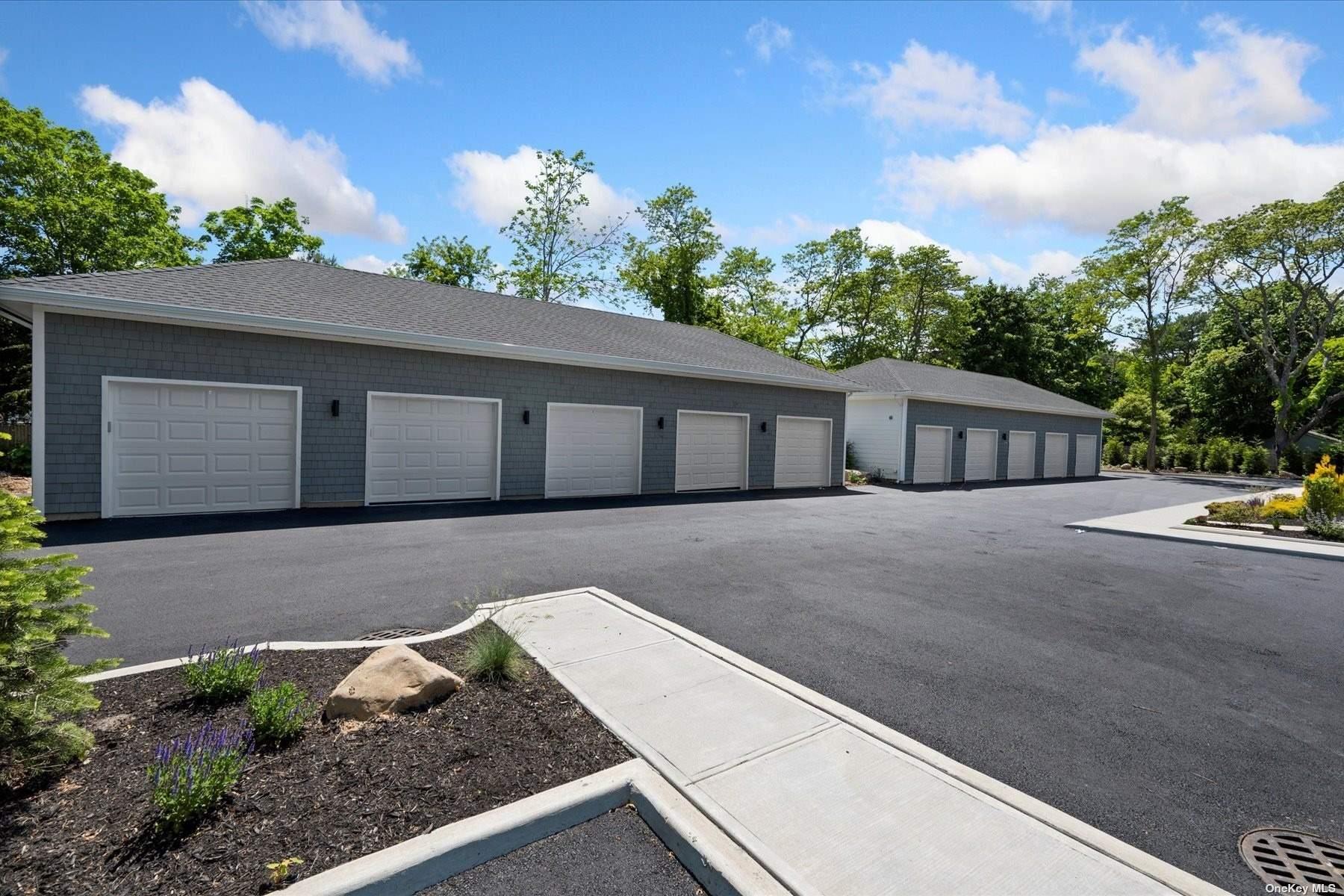 21 Montauk Hwy #8 # 8, Westhampton, NY 11977