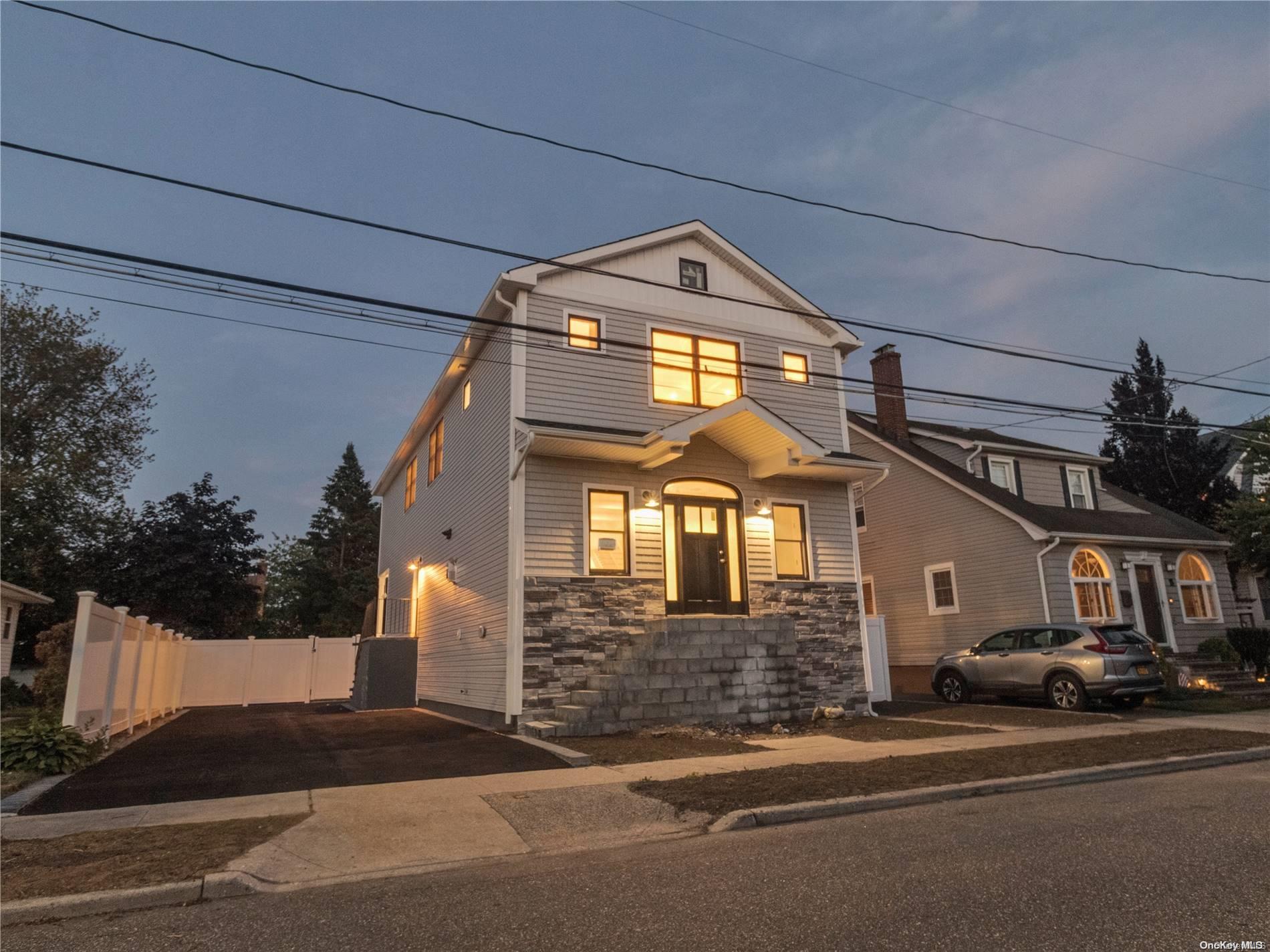 16 Hollywood Avenue, Massapequa, NY 11758