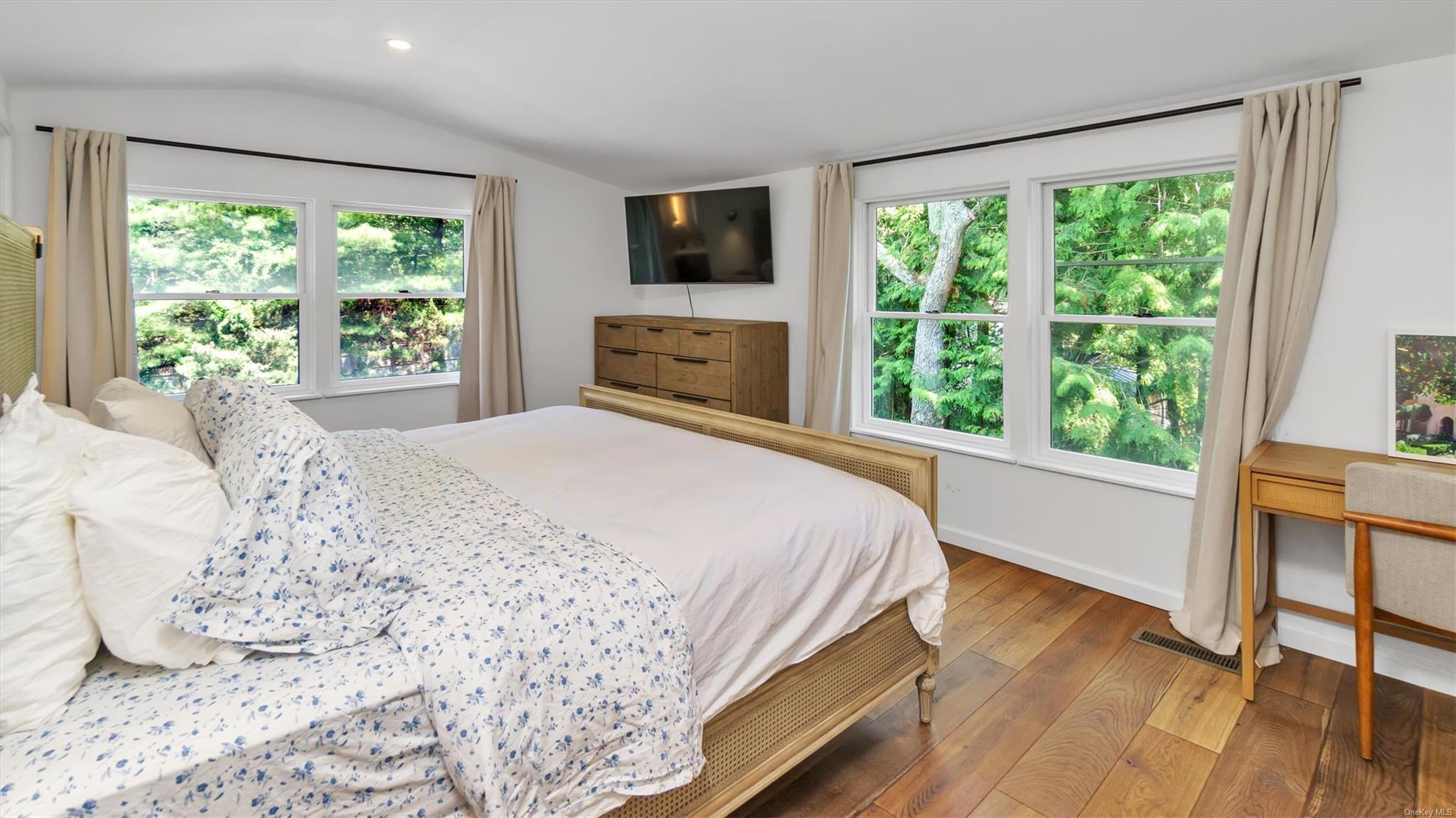 18 Bay View Road, Southampton, NY 11968