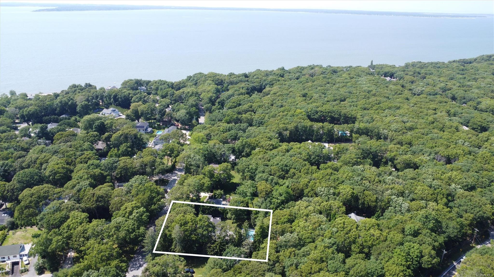 18 Bay View Road, Southampton, NY 11968