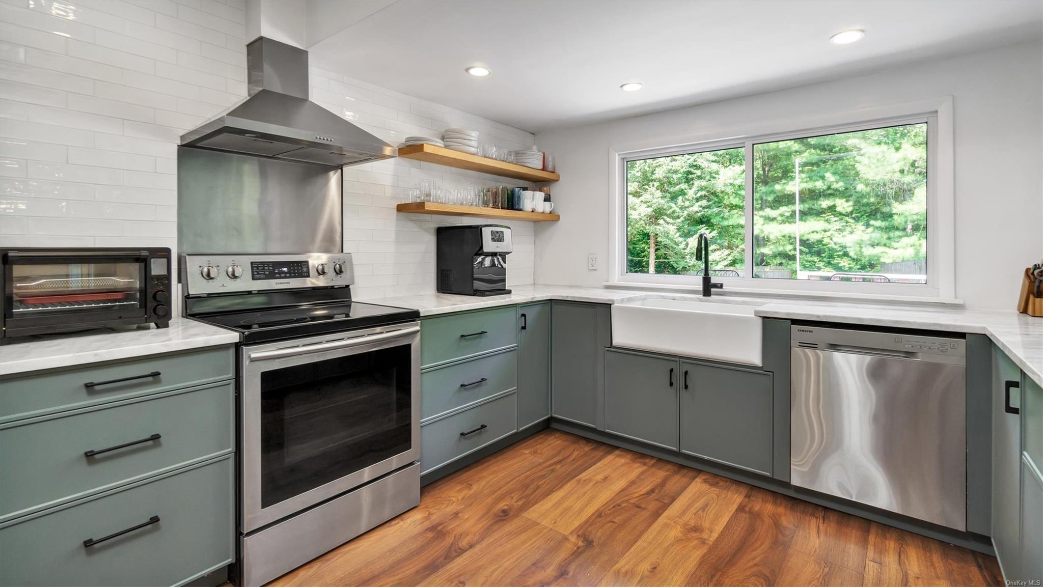 18 Bay View Road, Southampton, NY 11968