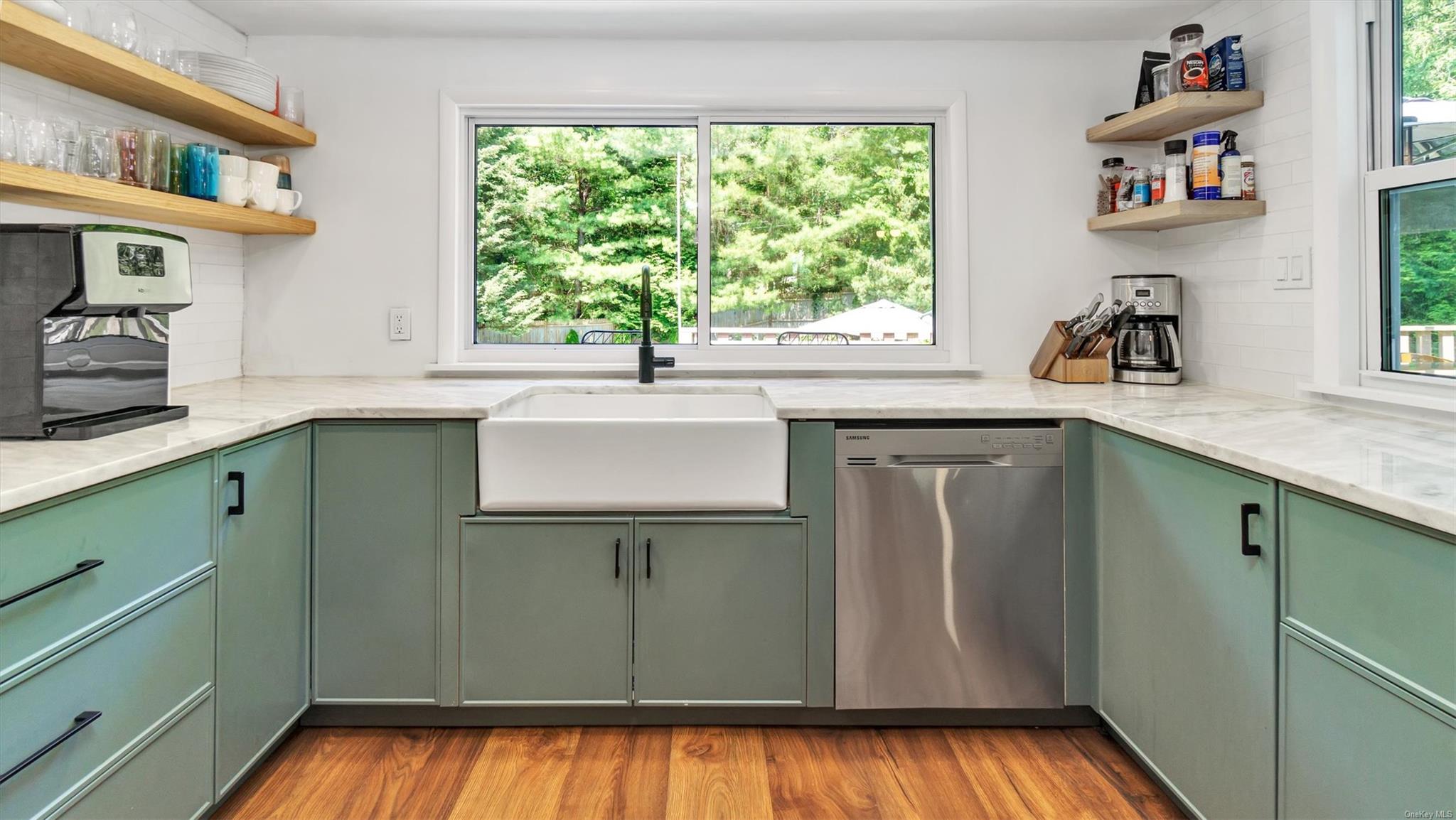 18 Bay View Road, Southampton, NY 11968