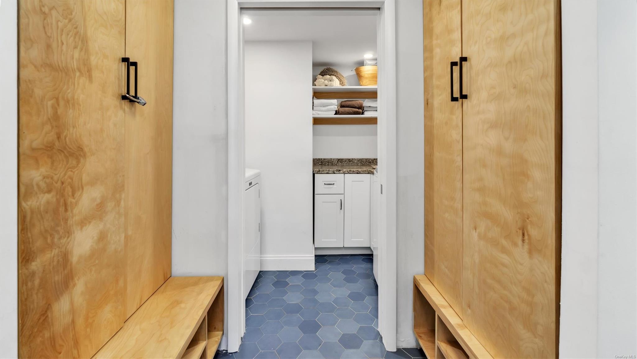 18 Bay View Road, Southampton, NY 11968