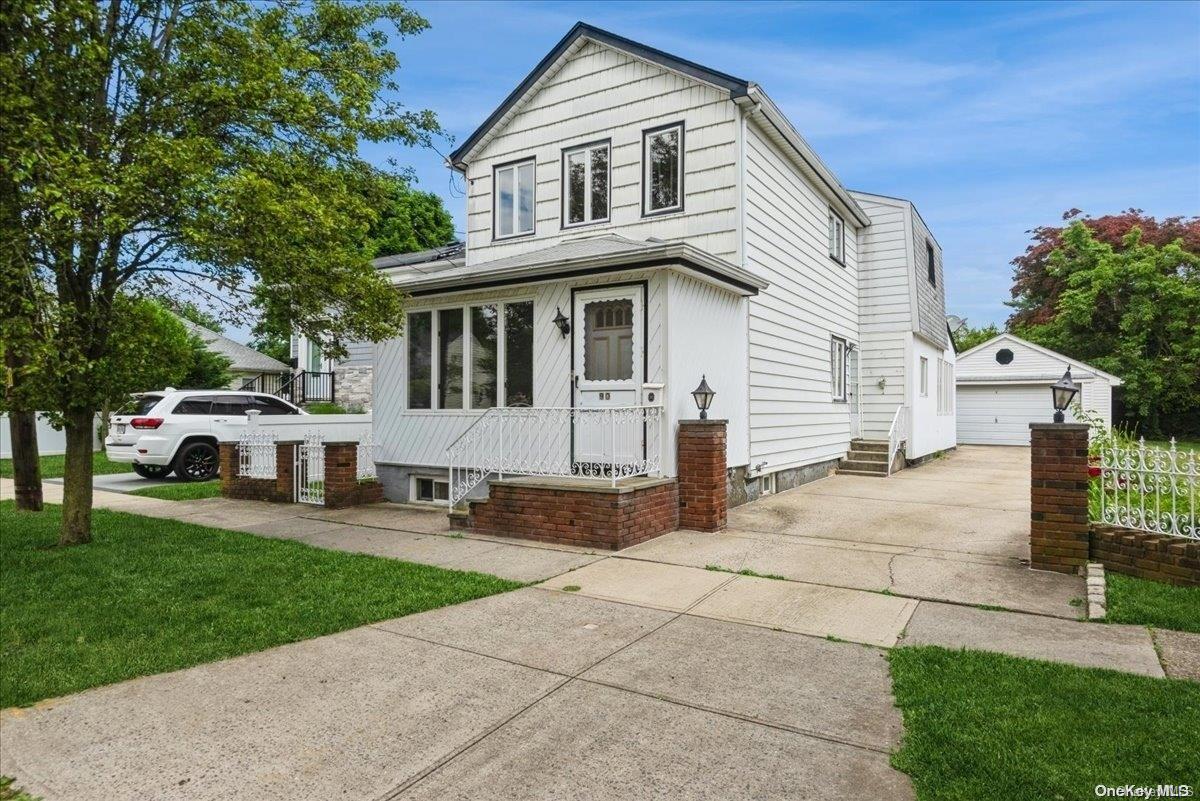 90 Old Broadway, New Hyde Park, NY 11040