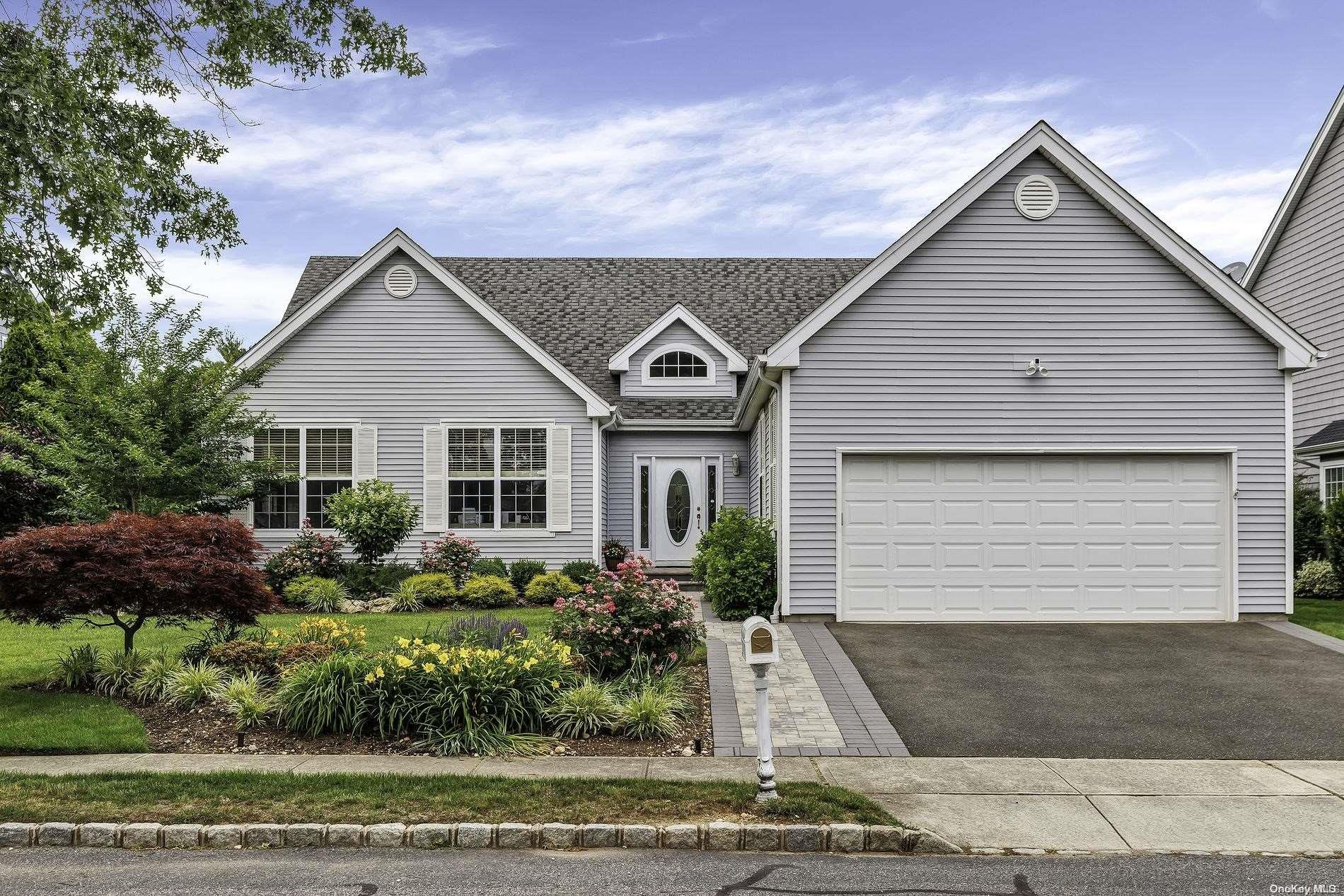 6 Amberson Place, Melville, NY 11747