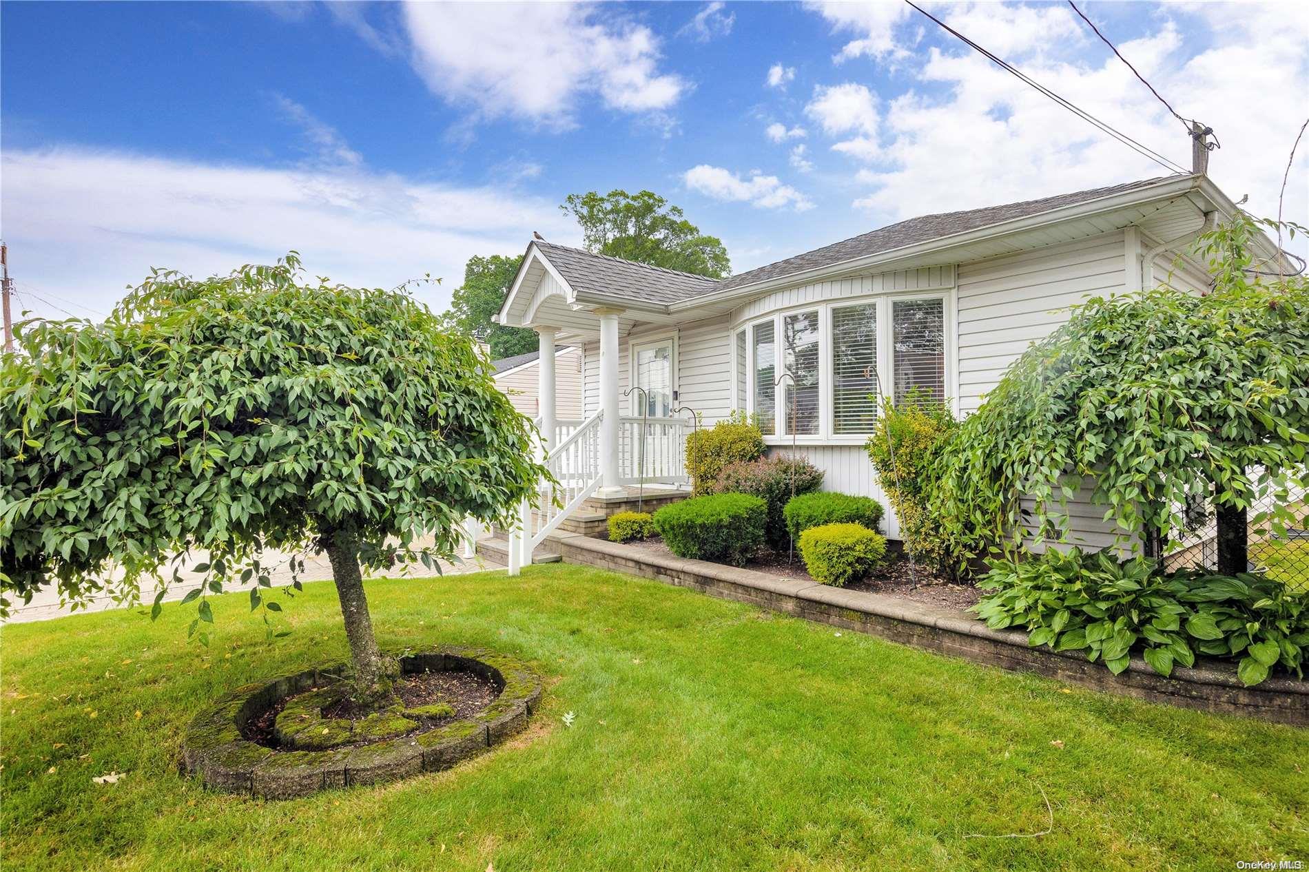 181 Mckinley Street, Massapequa Park, NY 11762