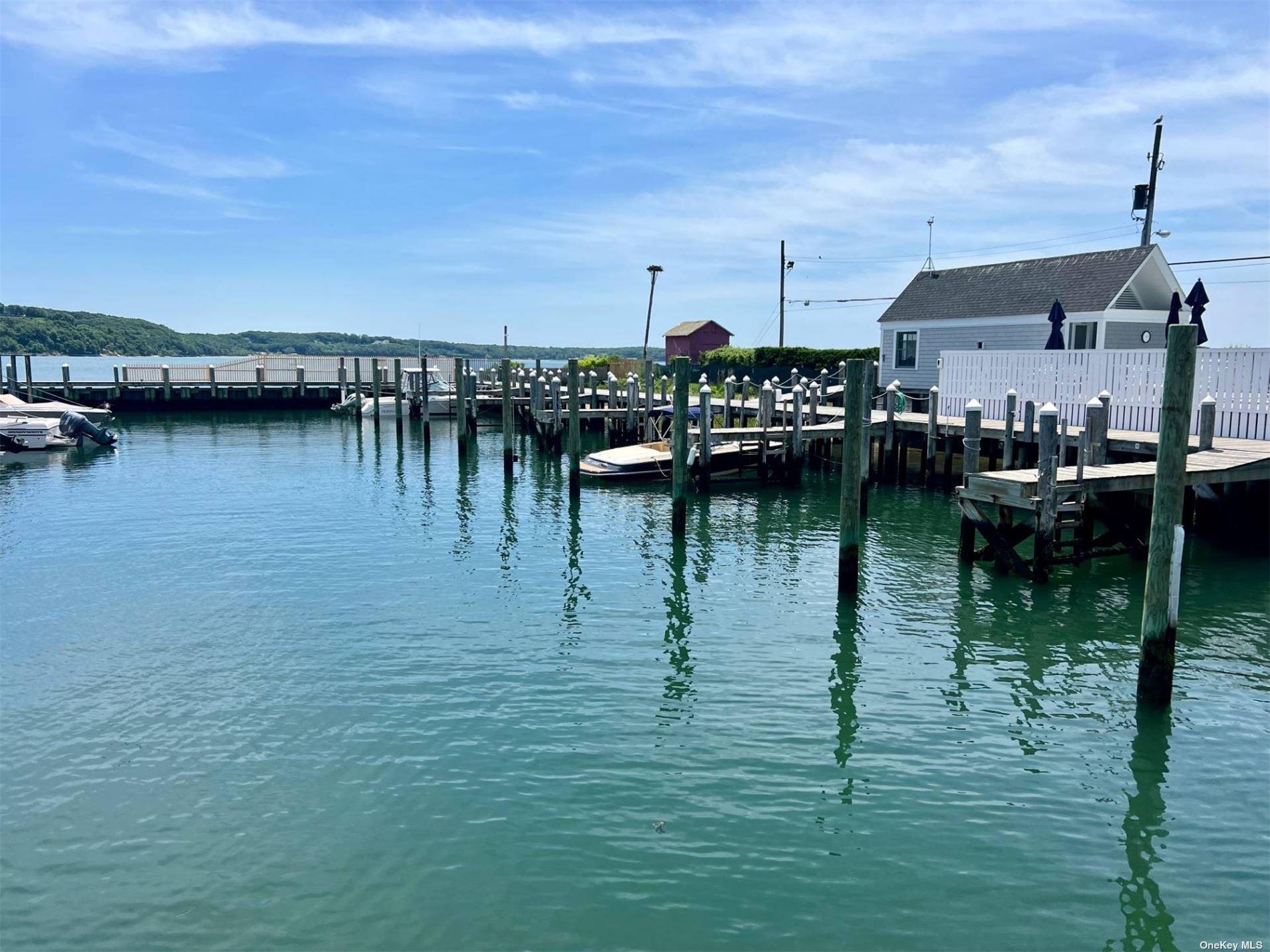 8 Oyster Point, Greenport, NY 11944