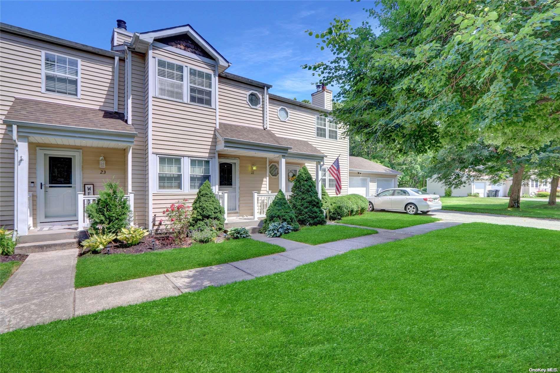 22 Jefferson Commons # 22, Yaphank, NY 11980