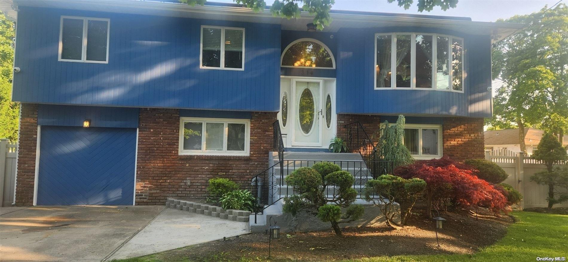 314 Weymouth Street, Dix Hills, NY 11746