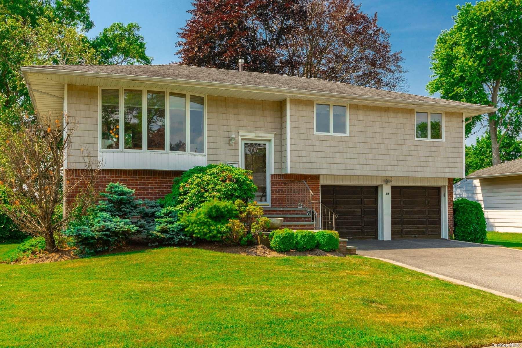 112 Albany Street, Deer Park, NY 11729