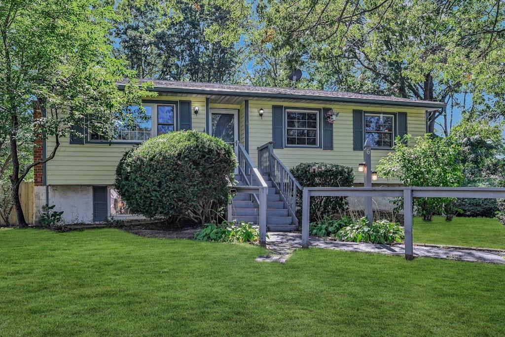 6 Yale Street, Port Jefferson Station, NY 11776