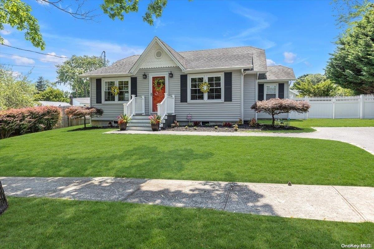 650 Franklin Avenue, Sayville, NY 11782