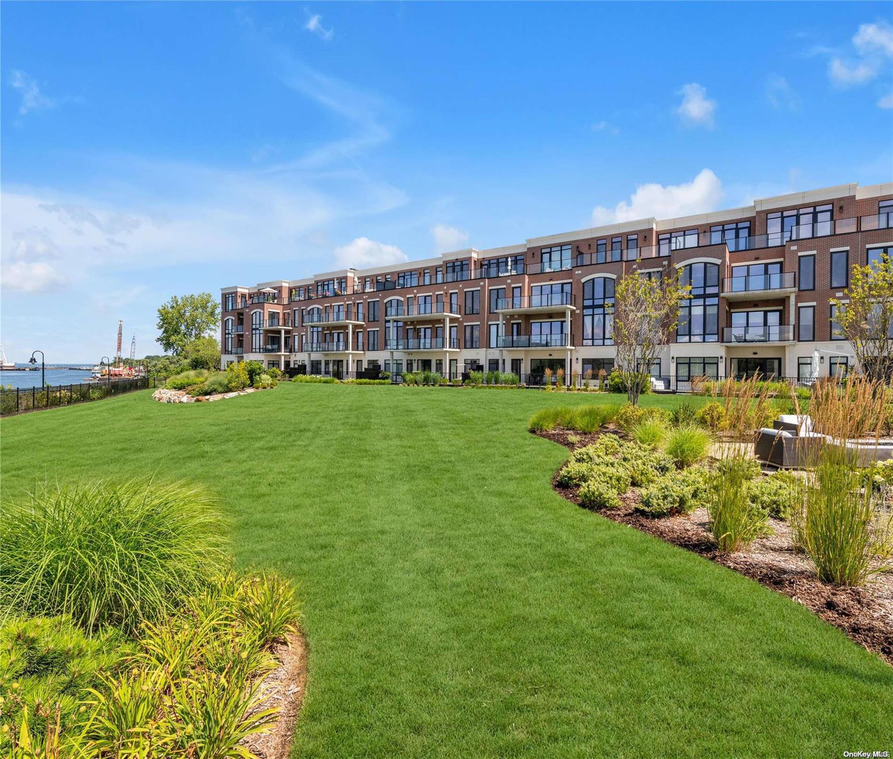 10 Shore Road # 107, Glenwood Landing, NY 11547