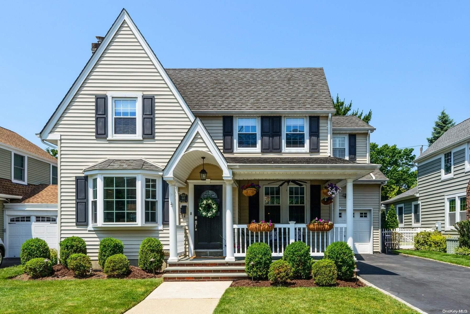 68 Roosevelt Street, Garden City, NY 11530