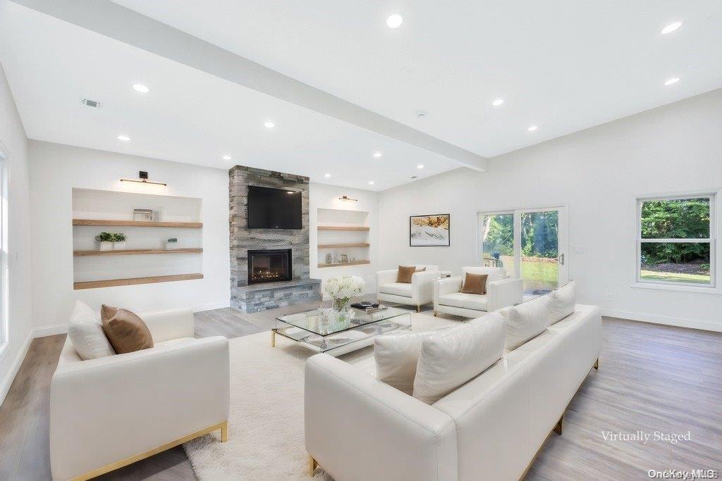 14 Ivy Hill Road, Oakdale, NY 11769