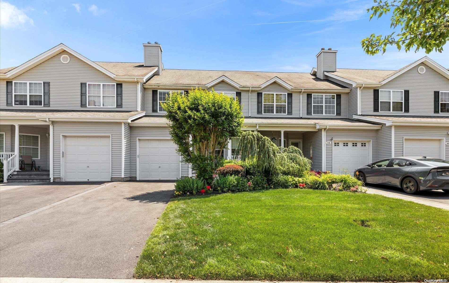 116 Rivendell # 116, Melville, NY 11747