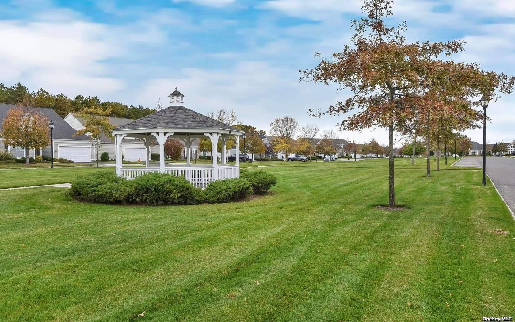 55 Samantha Circle # 55, Westhampton, NY 11977