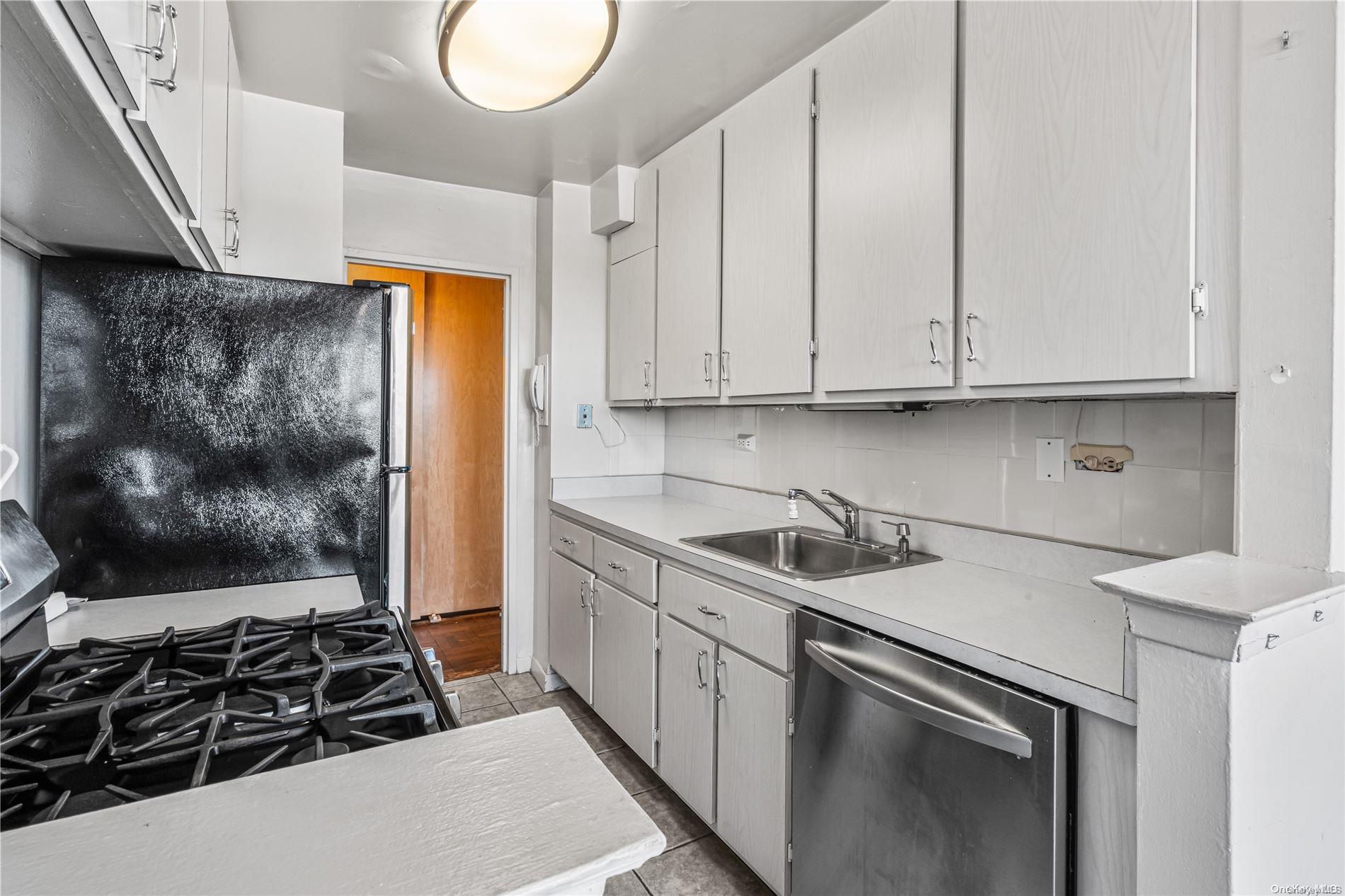 17-85 215th Street # 6R, Bayside, NY 11360