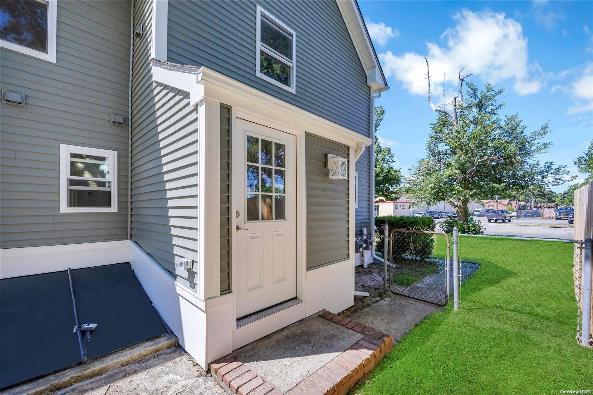 177 Waverly Avenue # Upper, Patchogue, NY 11772