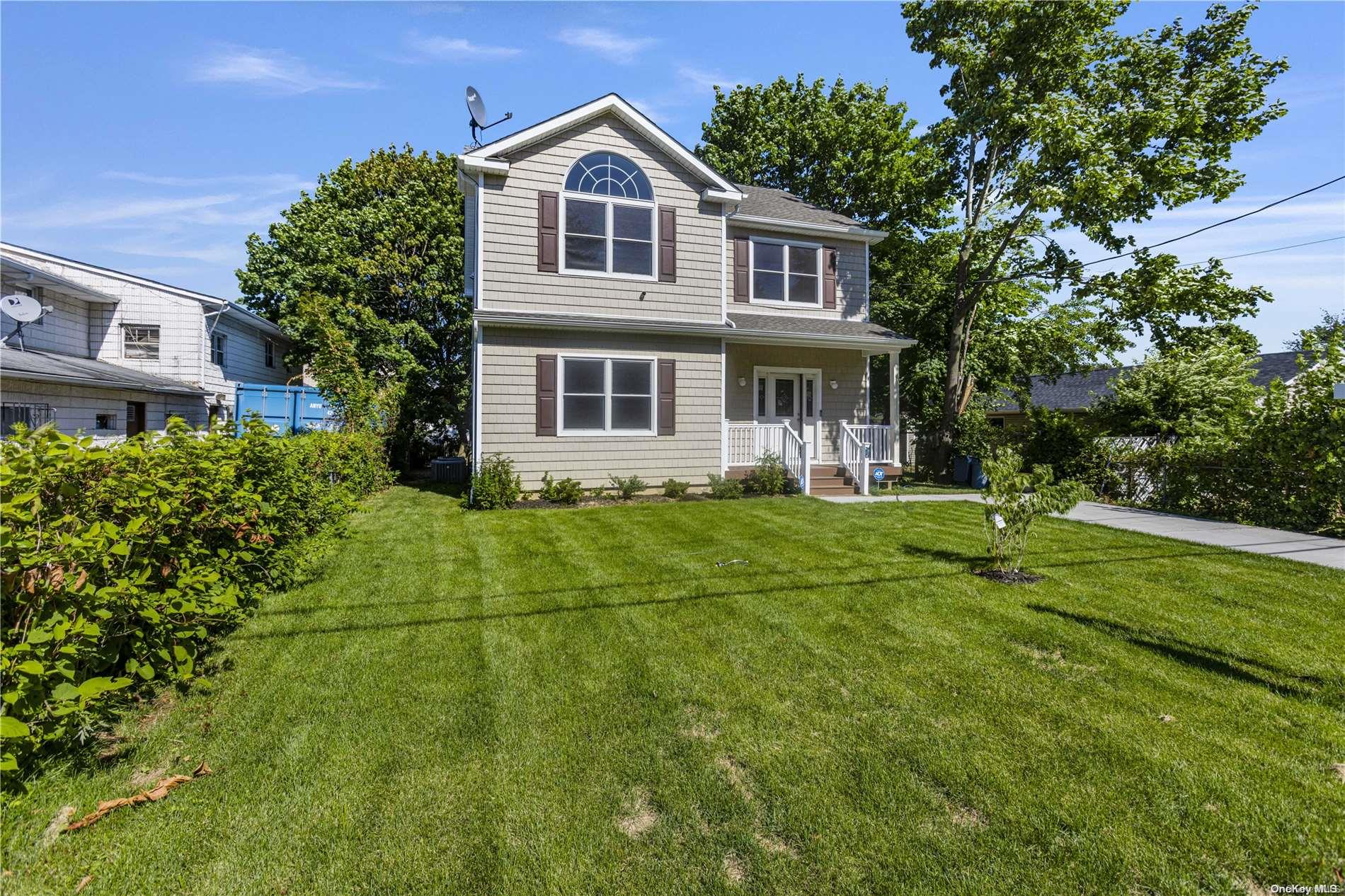 88 Warren Street, Copiague, NY 11726