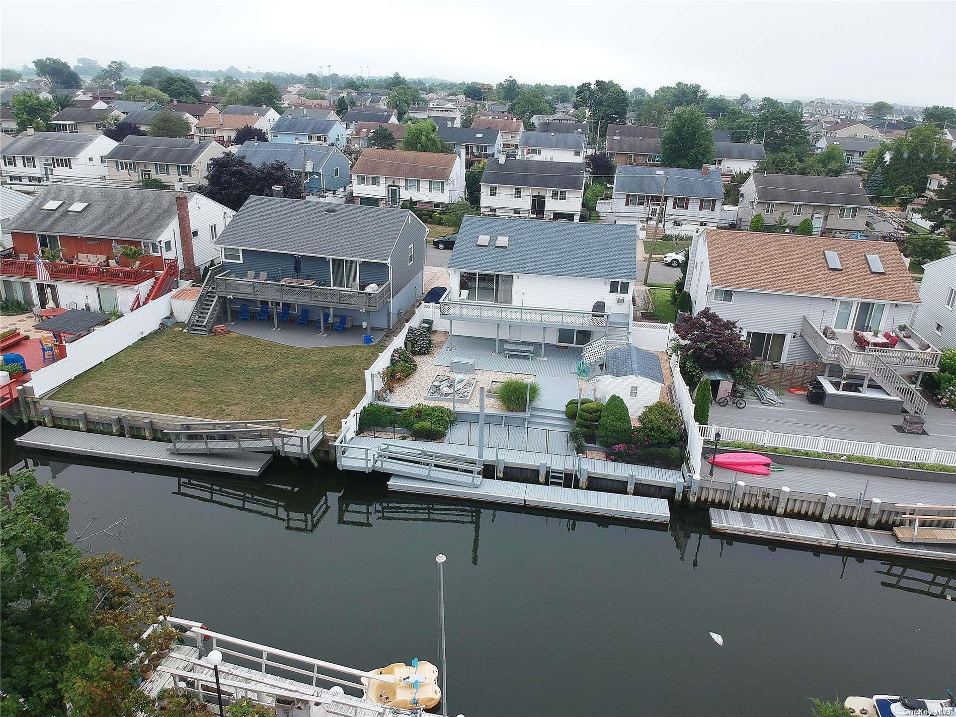 25 E 1st Street, Freeport, NY 11520