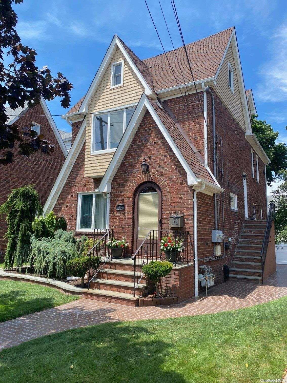 35 Winthrop Street # 2nd Fl, Williston Park, NY 11596