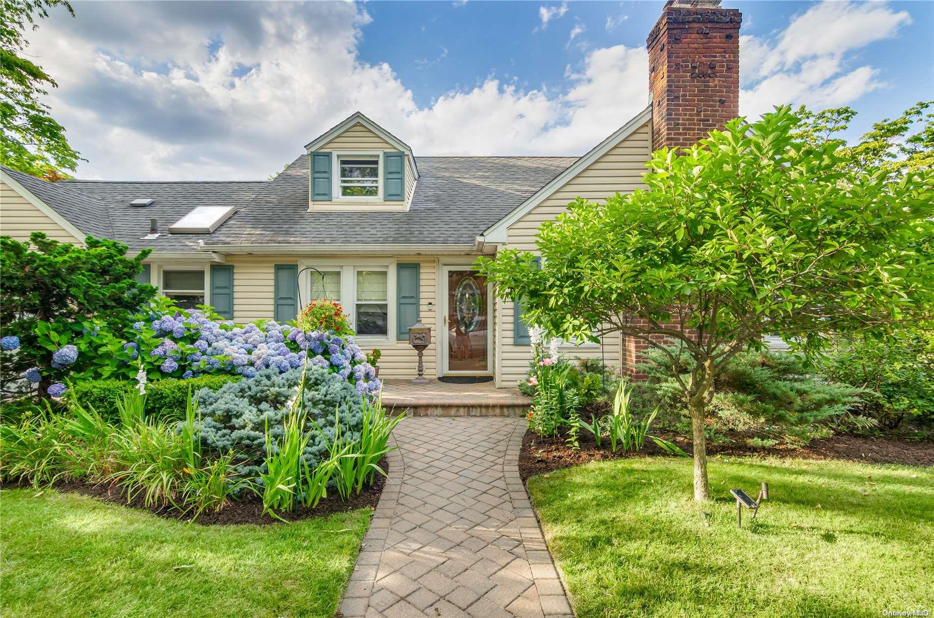 42 Eweler Avenue, Floral Park, NY 11001