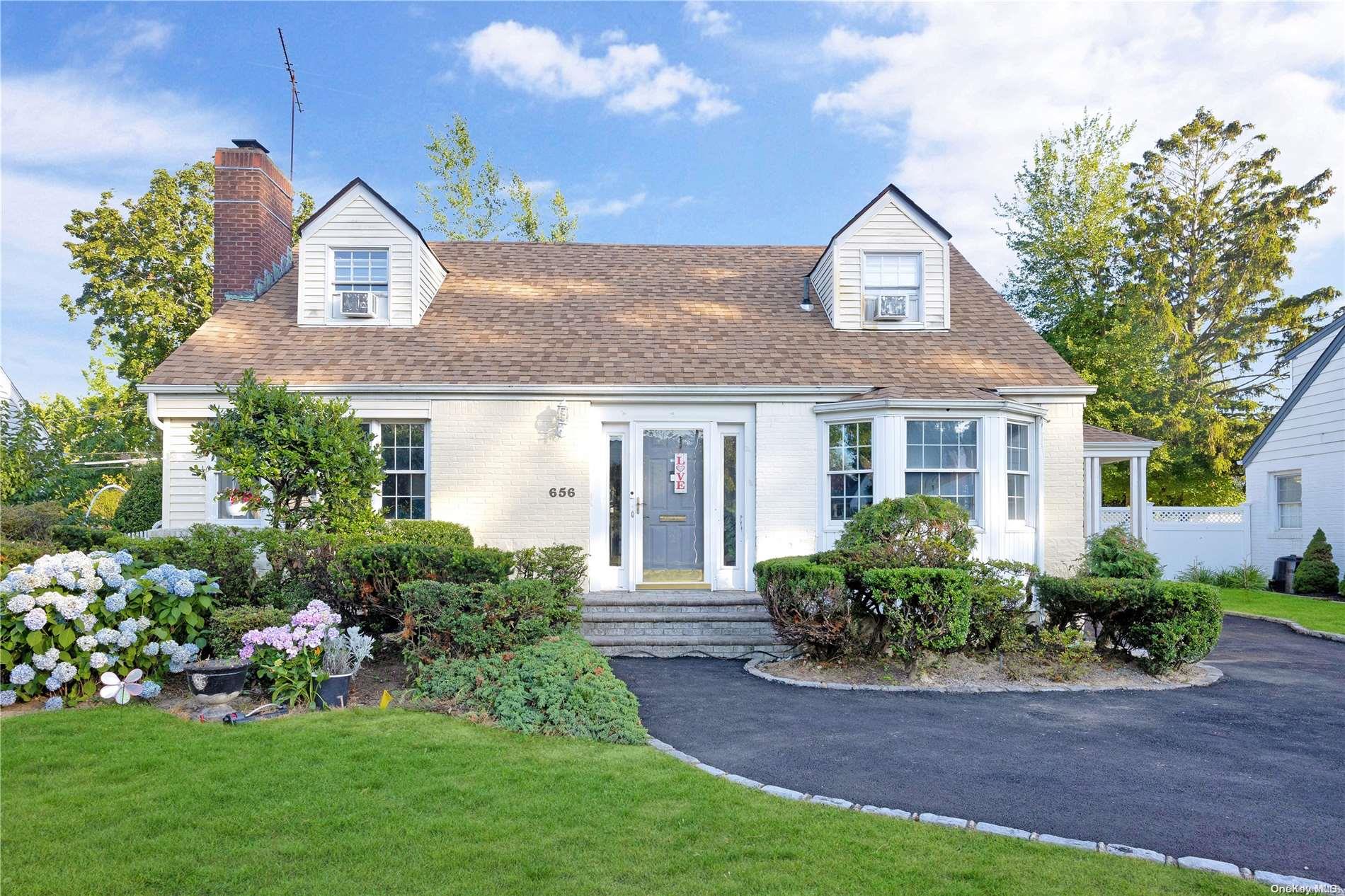 656 Lakeview Avenue, Rockville Centre, NY 11570