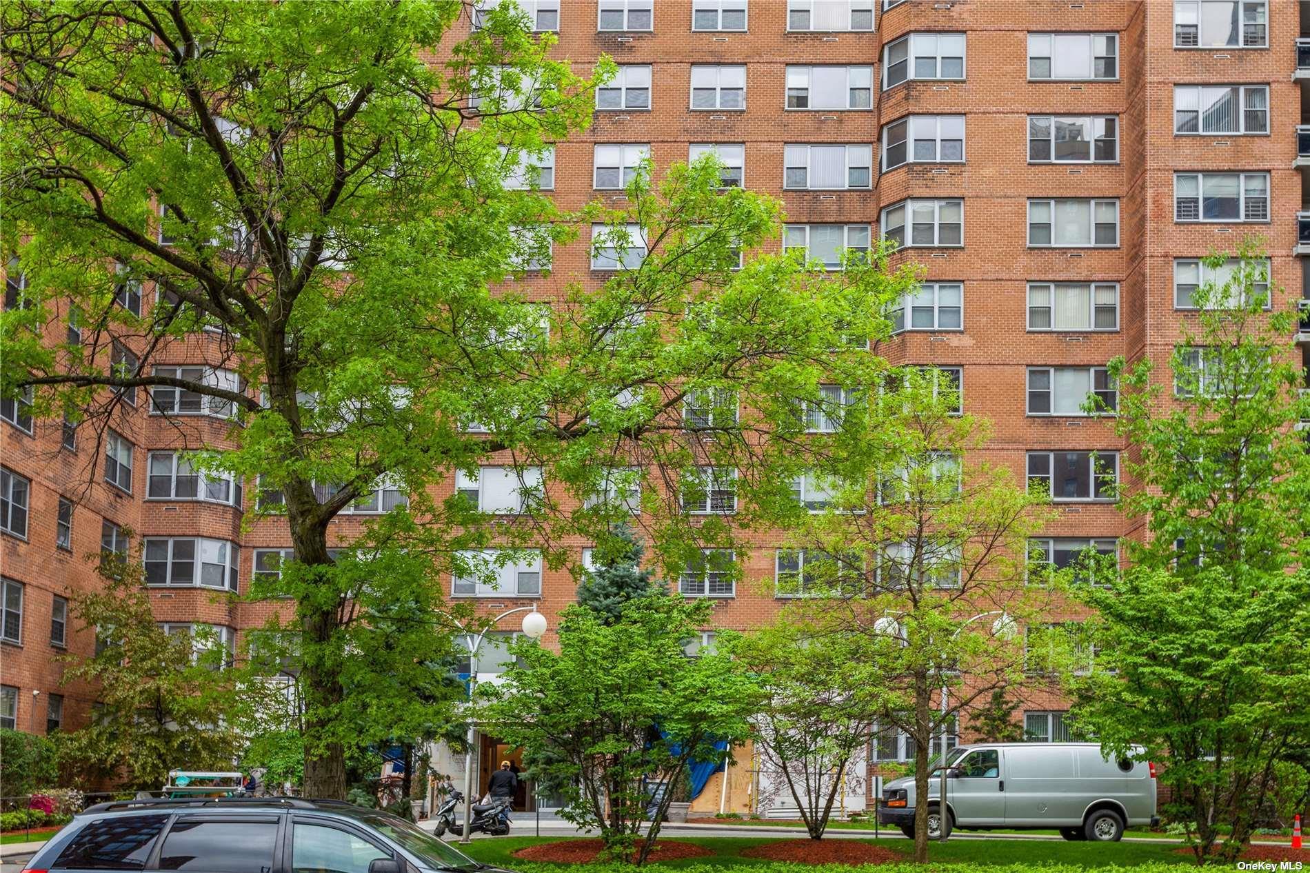 70-25 Yellowstone Boulevard # 12O, Forest Hills, NY 11375